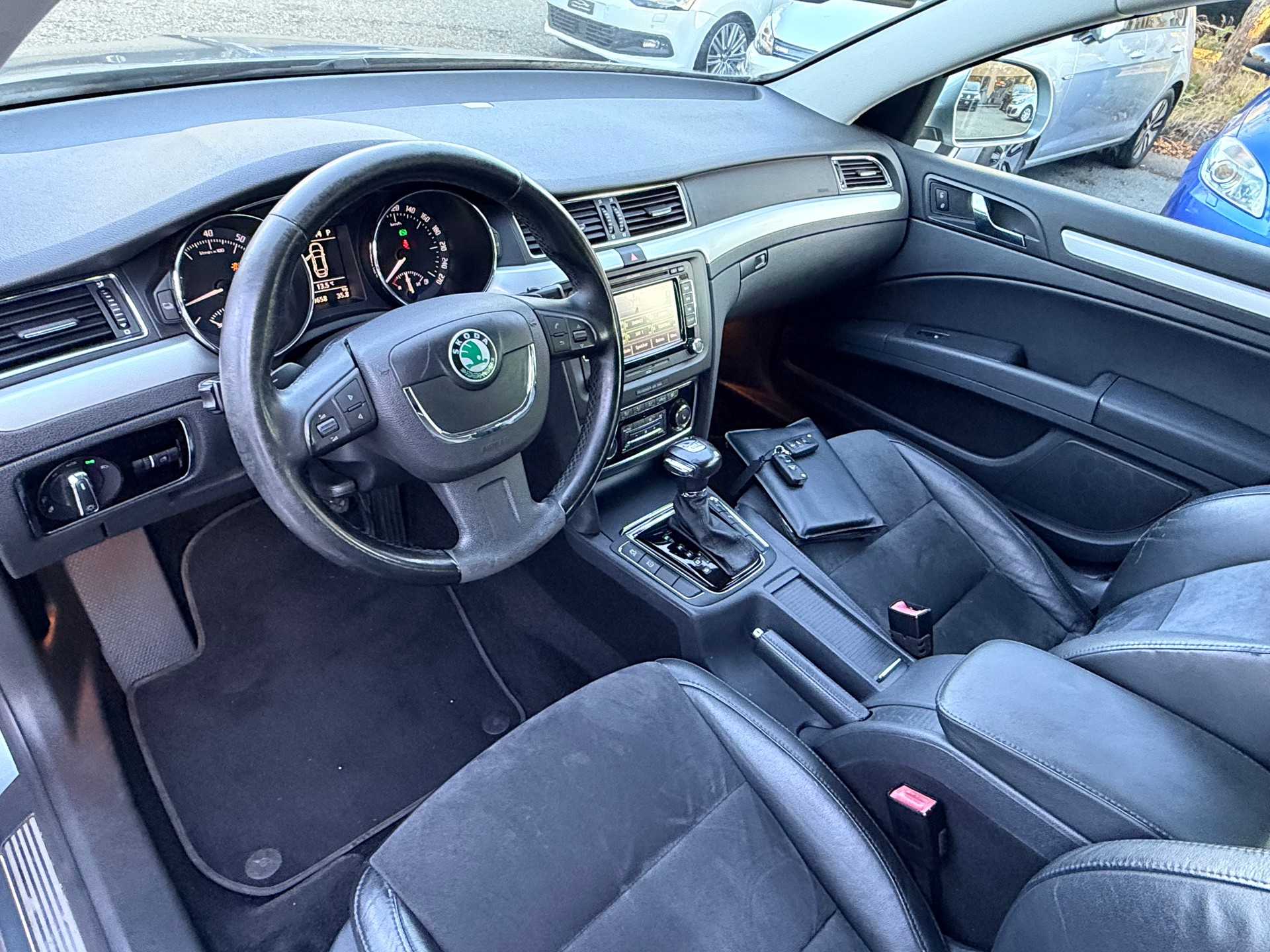 SKODA Superb 2.0 TSI Elegance DSG-image-12