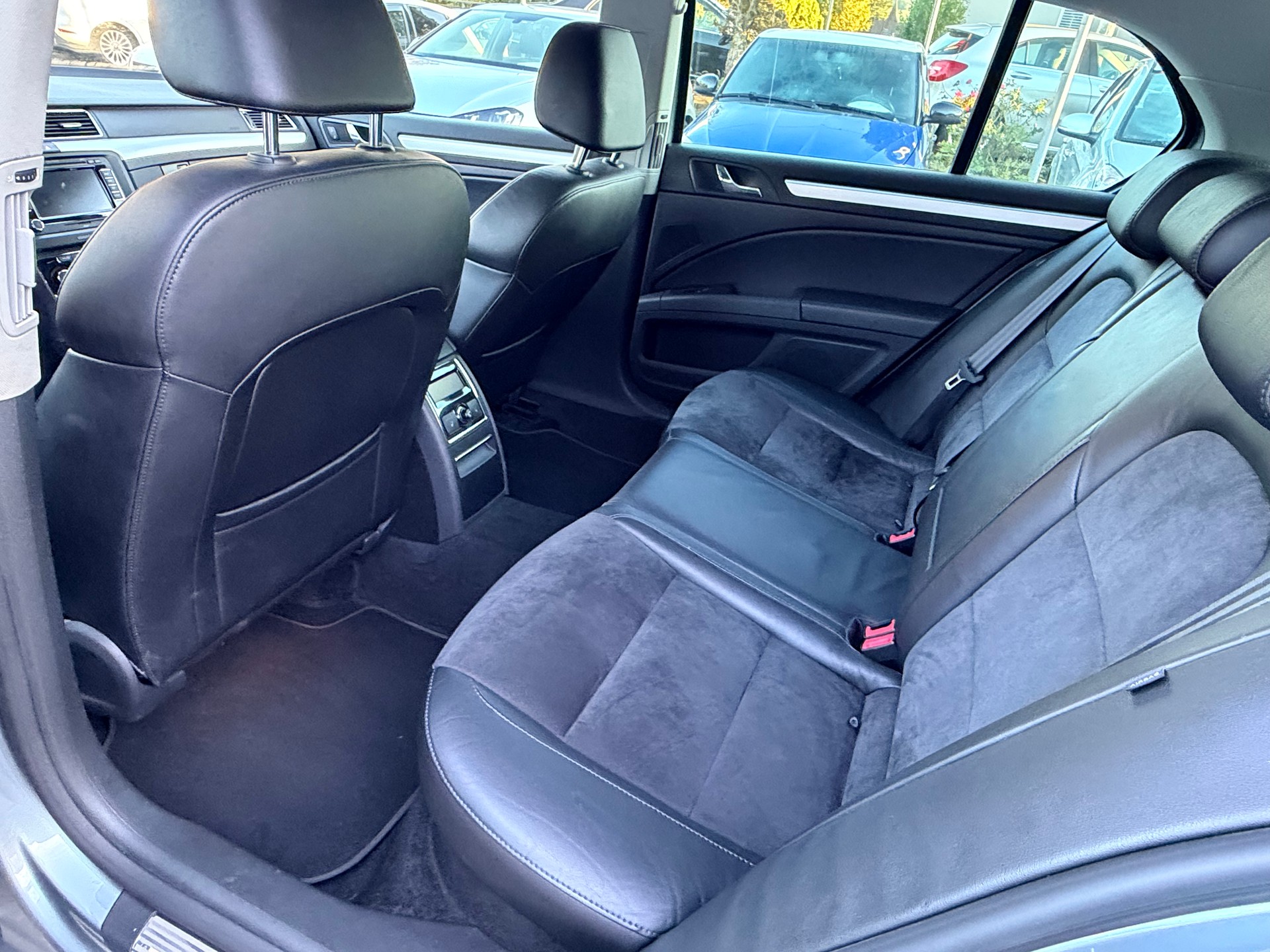 SKODA Superb 2.0 TSI Elegance DSG-image-16