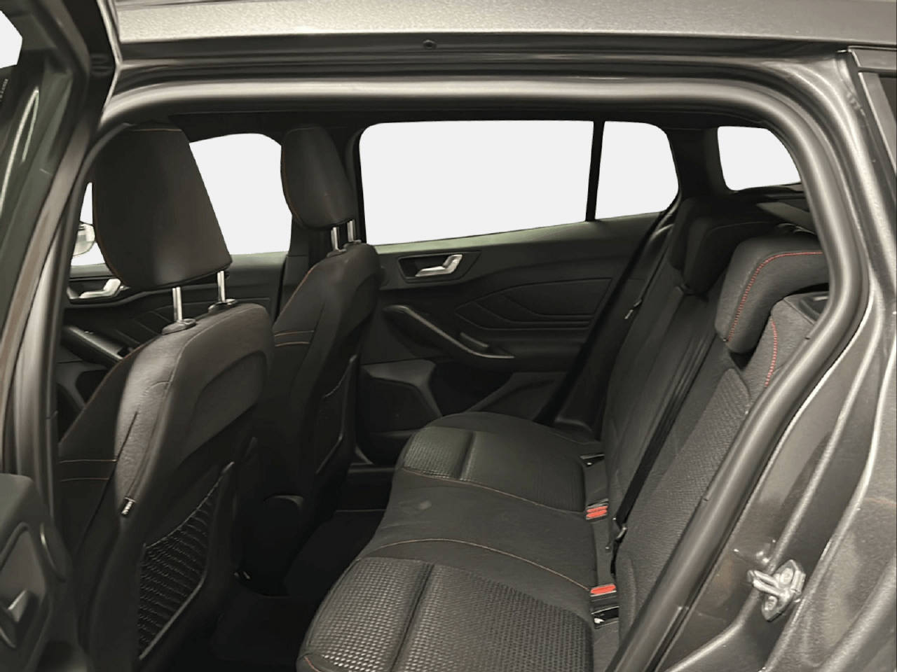 FORD Focus Station Wagon 1.0i EcoB Hybrid 125 ST-Line X-image-12