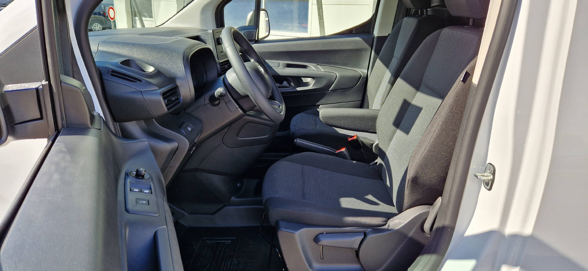 TOYOTA PROACE CITY Van L1 1.2 Profi-image-3
