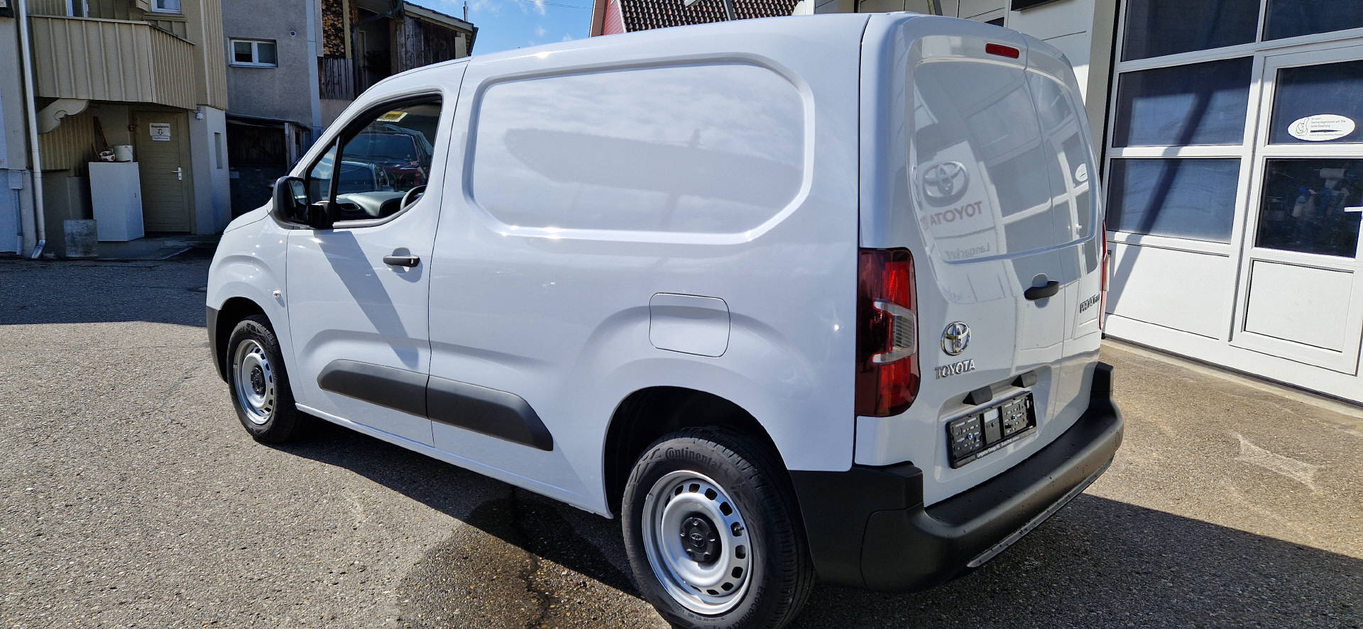 TOYOTA PROACE CITY Van L1 1.2 Profi-image-8