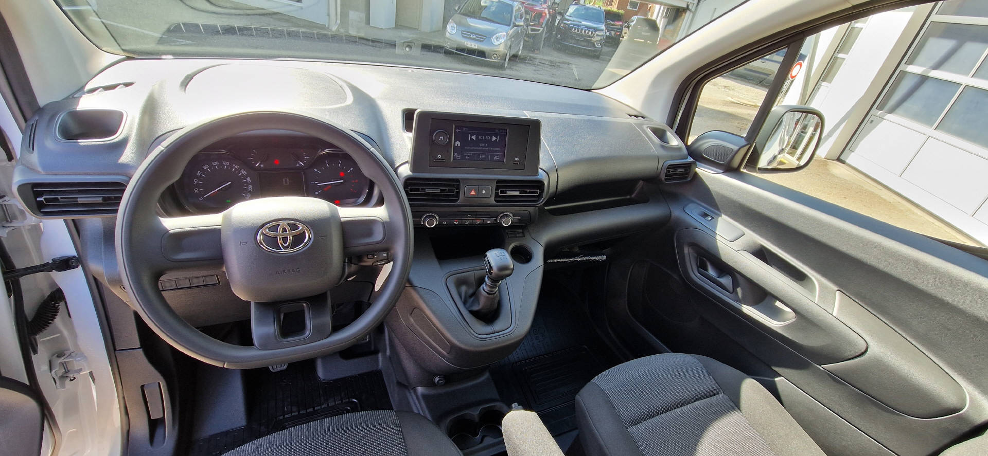 TOYOTA PROACE CITY Van L1 1.2 Profi-image-4