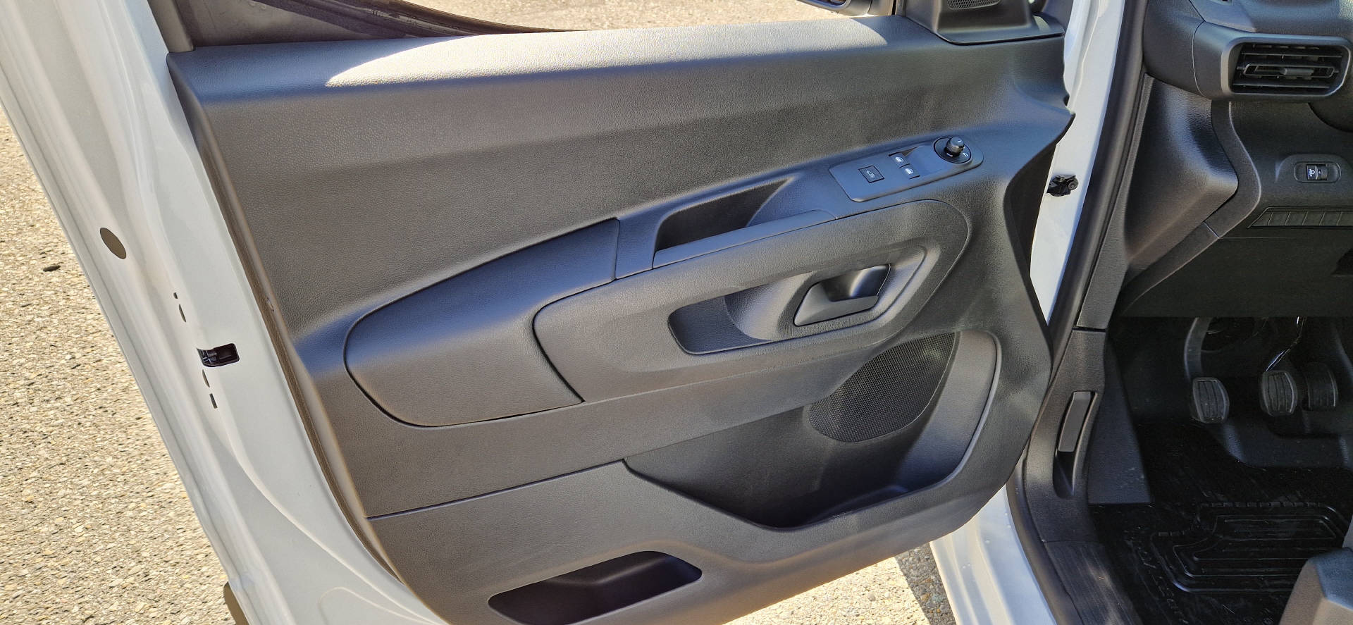 TOYOTA PROACE CITY Van L1 1.2 Profi-image-2