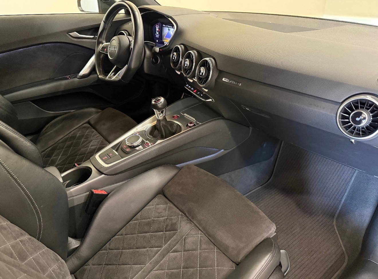 AUDI TTS Coupé 2.0 TFSI quattro-image-14