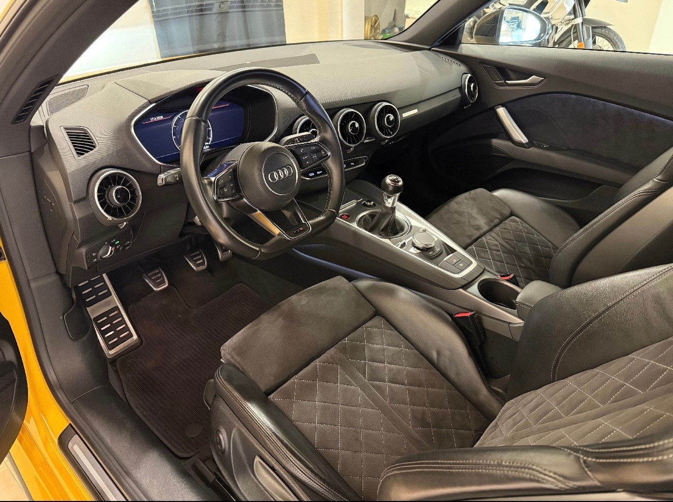 AUDI TTS Coupé 2.0 TFSI quattro-image-12