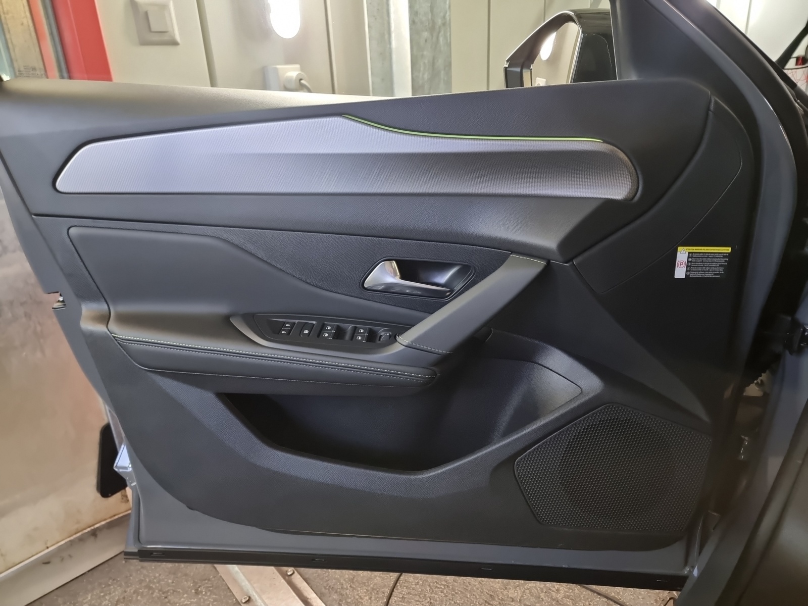 PEUGEOT 408 1.2 PT GT EAT8-image-9