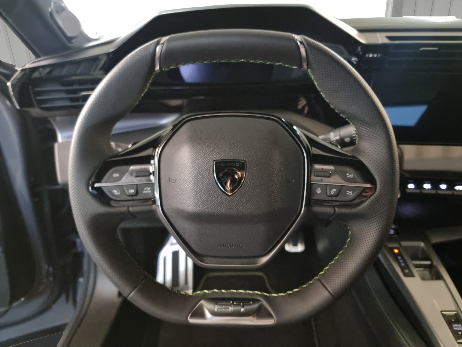 PEUGEOT 408 1.2 PT GT EAT8-image-6