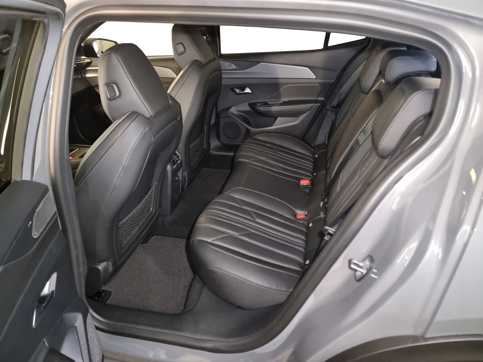 PEUGEOT 408 1.2 PT GT EAT8-image-10