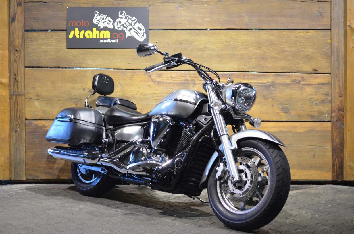 YAMAHA XVS 1300 A Midnight Star