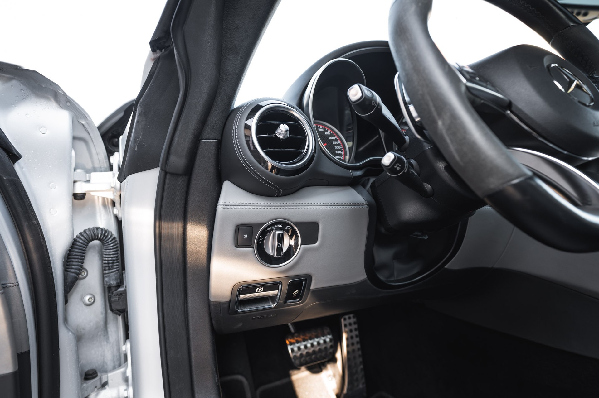MERCEDES-BENZ AMG GT S Speedshift DCT-image-19