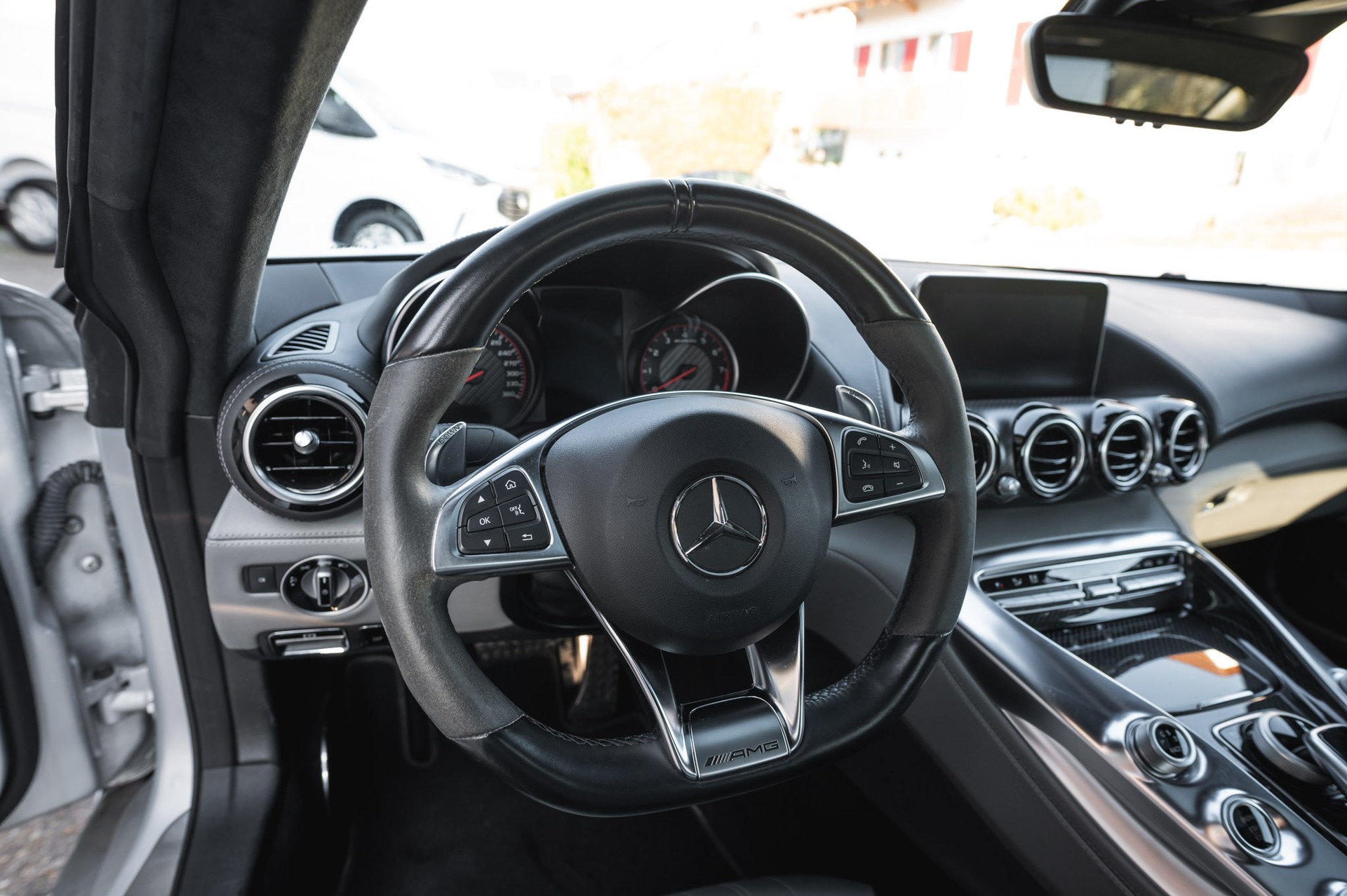 MERCEDES-BENZ AMG GT S Speedshift DCT-image-17