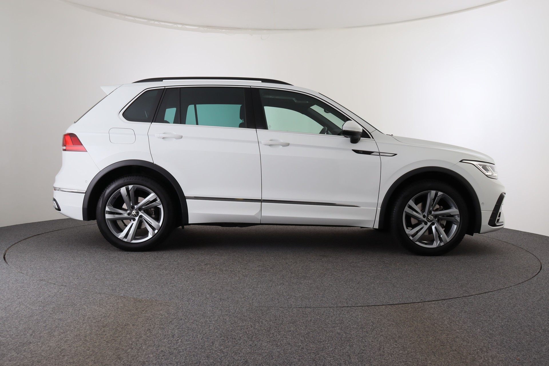 VW Tiguan 1.5TSI Evo R-Line 75 Edition DSG-image-5