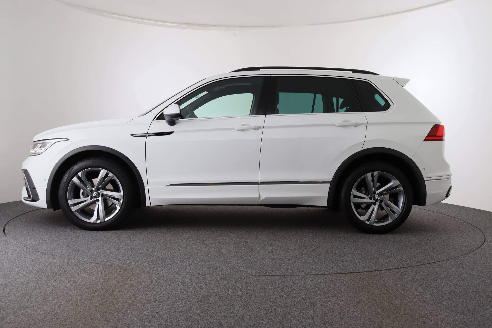 VW Tiguan 1.5TSI Evo R-Line 75 Edition DSG-image-1