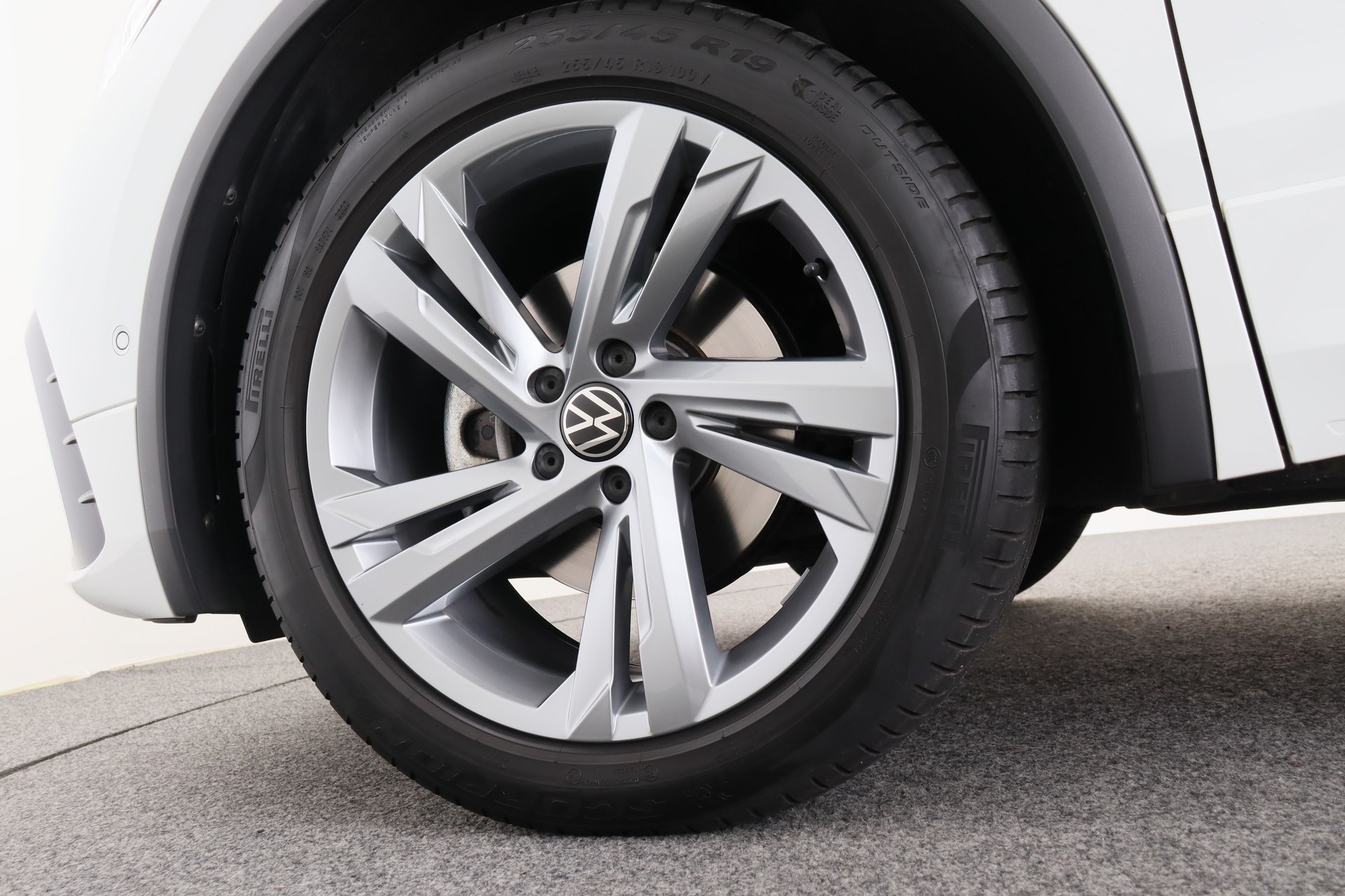 VW Tiguan 1.5TSI Evo R-Line 75 Edition DSG-image-9
