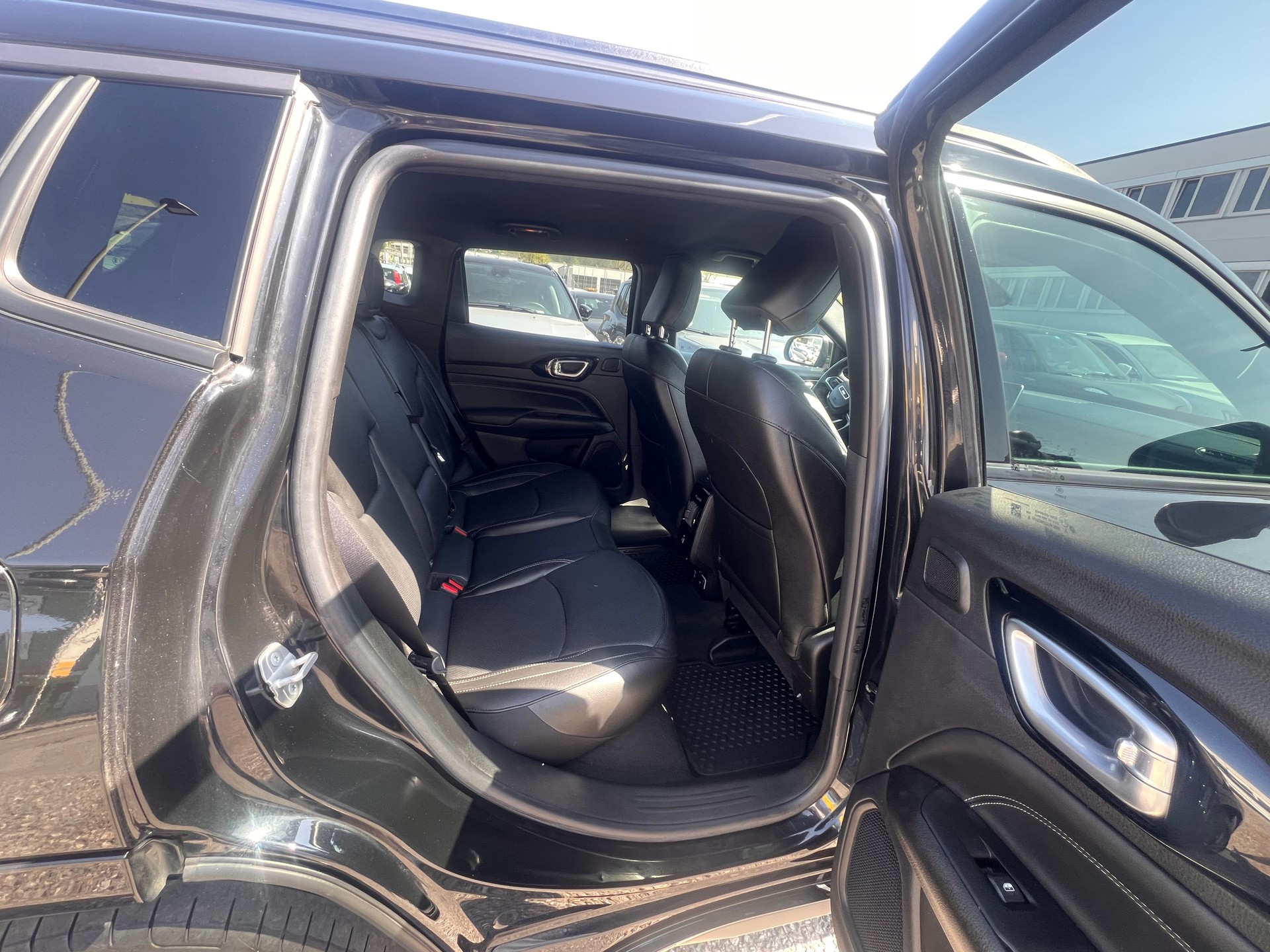 JEEP Compass 1.3 T PHEV S AWD-image-12