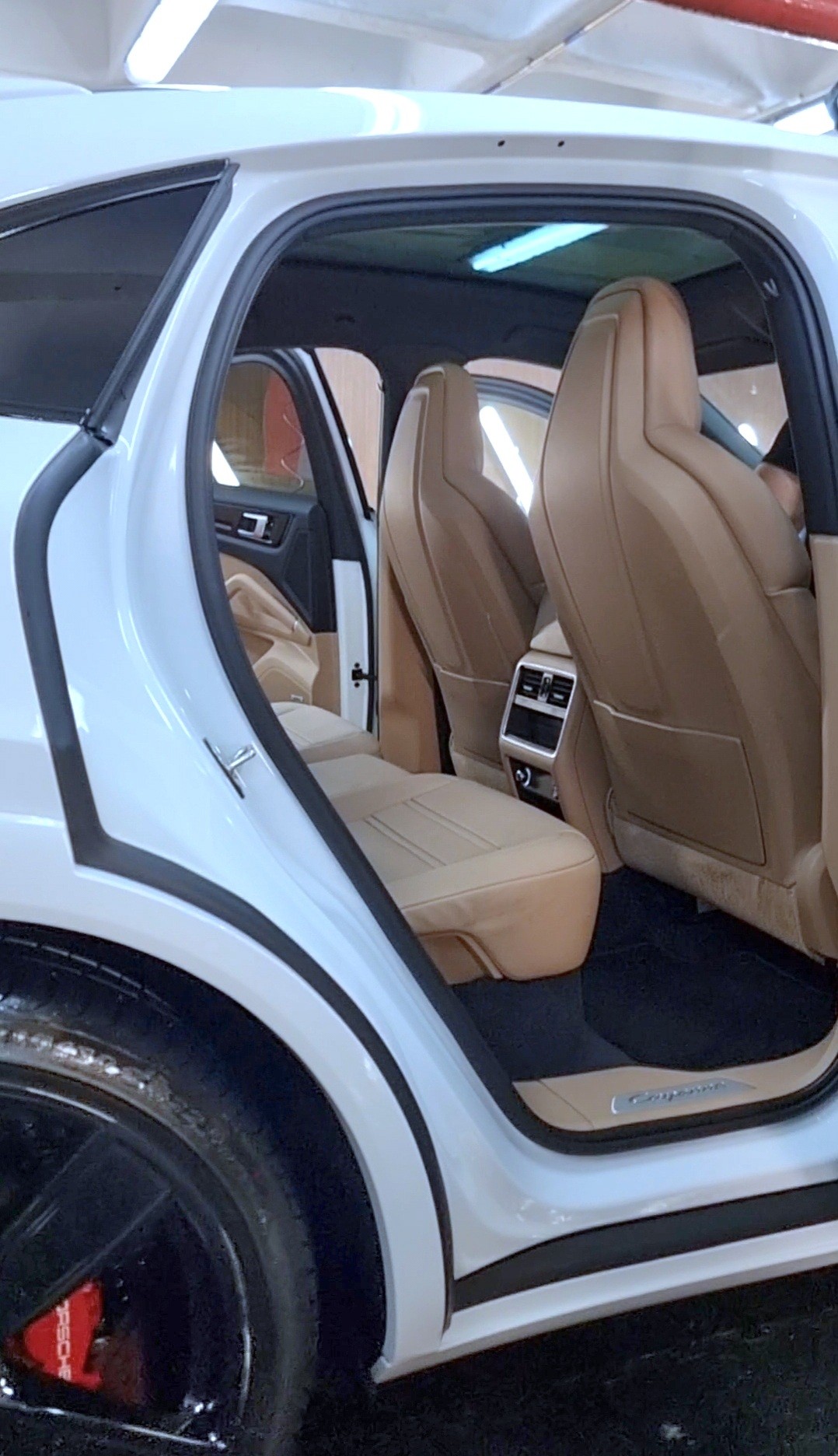 PORSCHE Cayenne Coupé-image-5