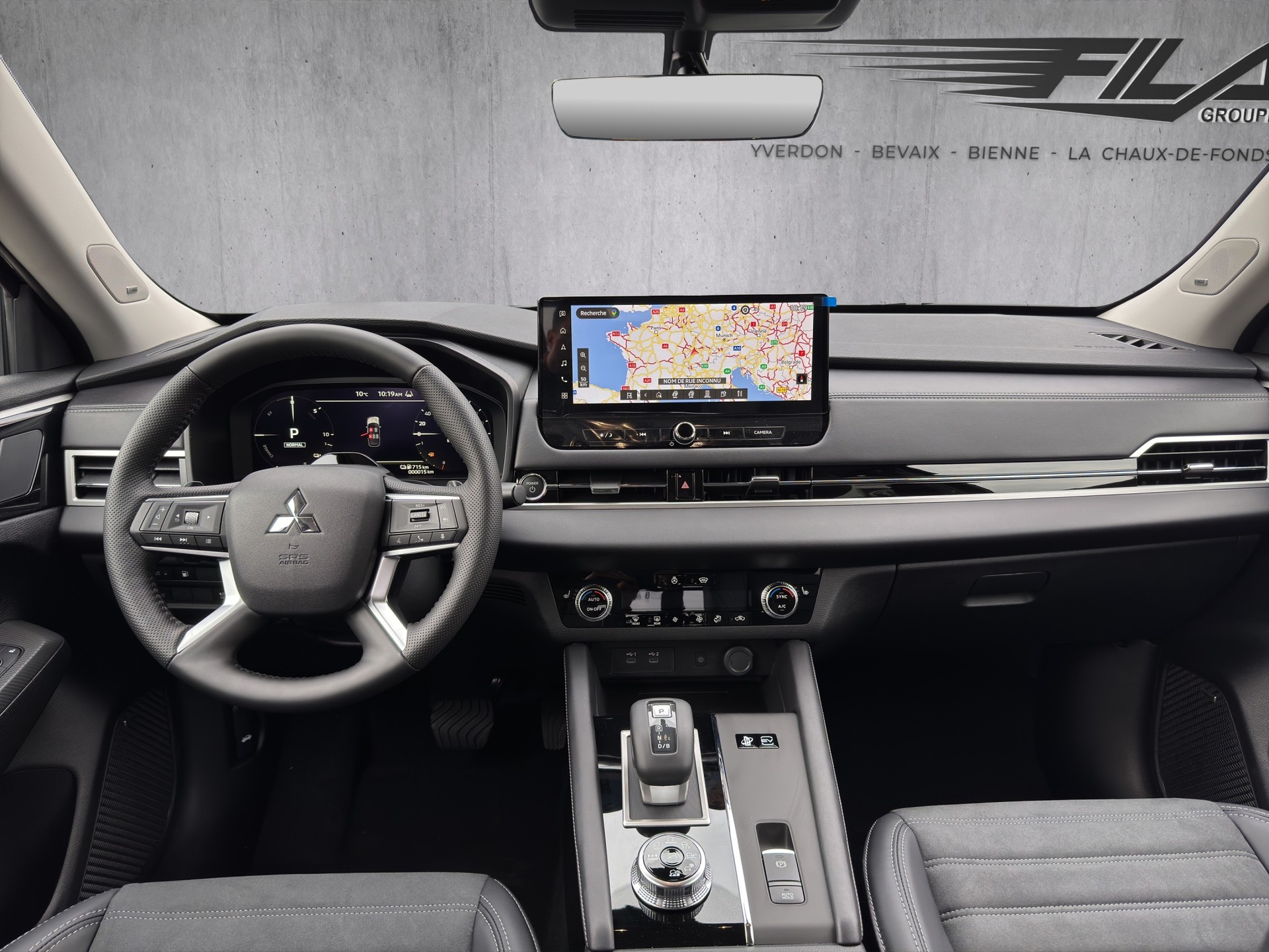 MITSUBISHI OUTLANDER 2.4 PHEV Intense 4x4-image-8