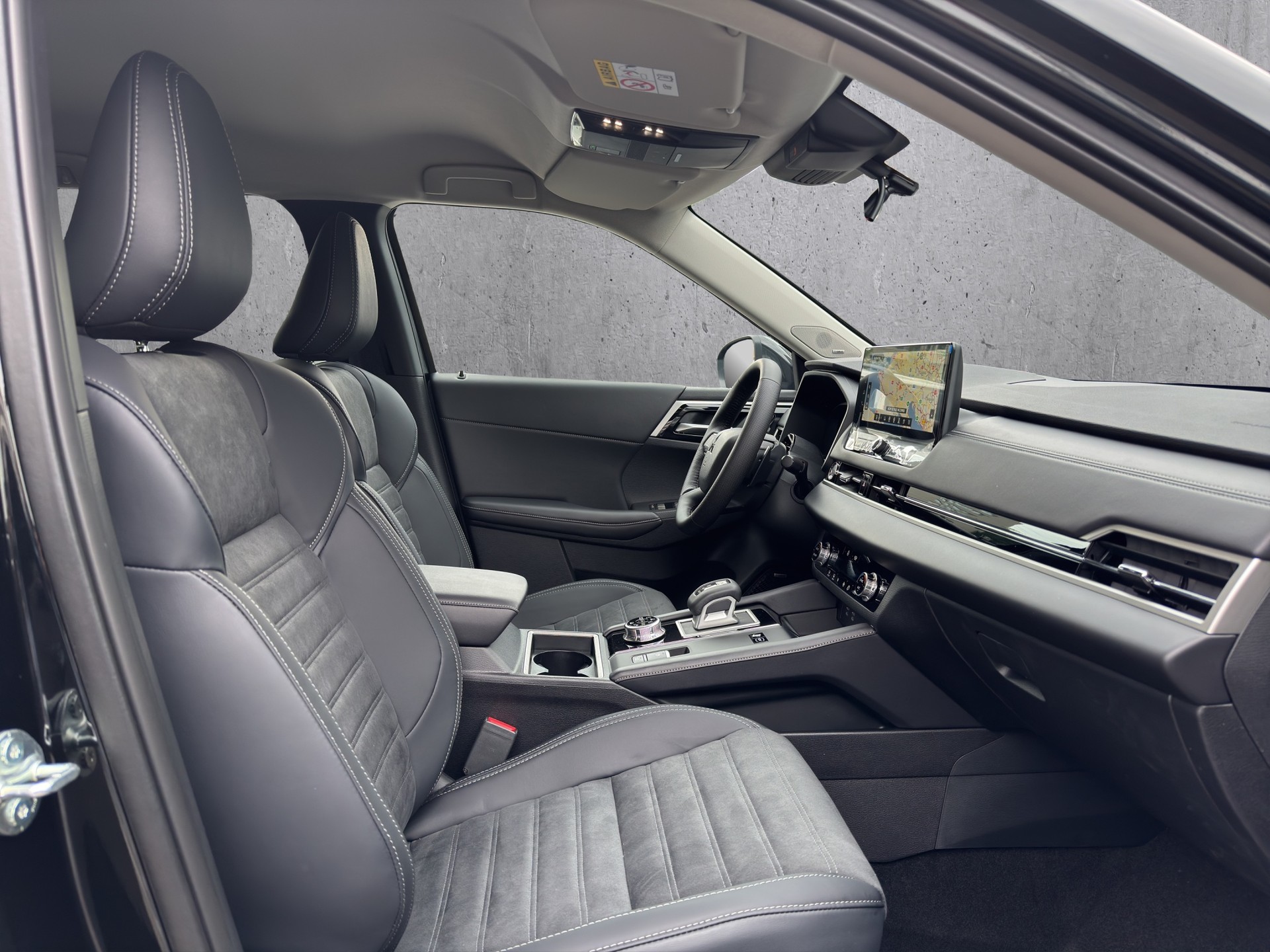 MITSUBISHI OUTLANDER 2.4 PHEV Intense 4x4-image-10