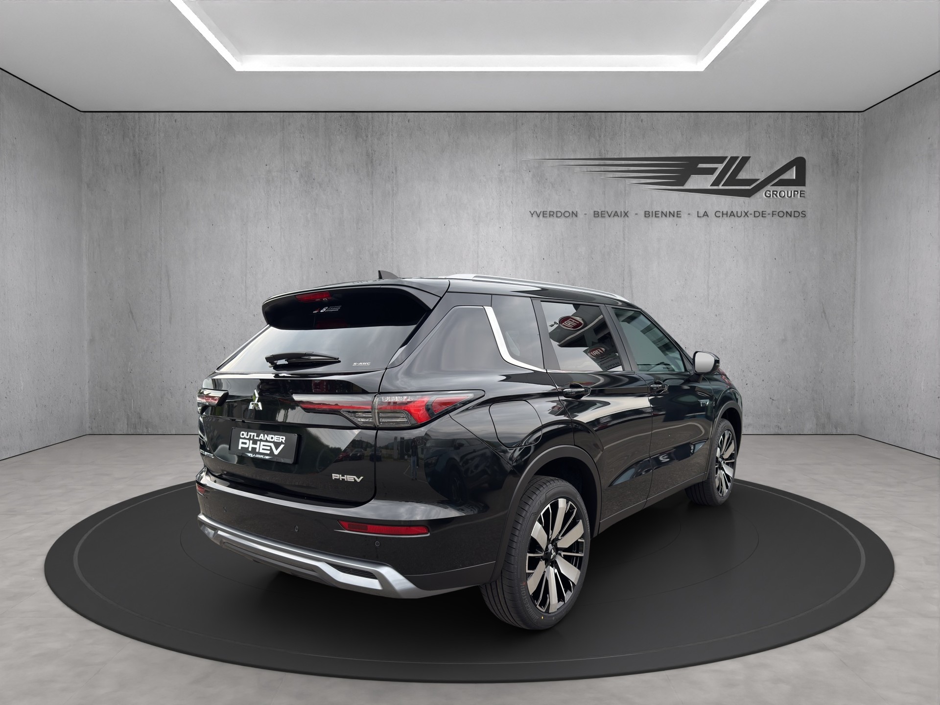 MITSUBISHI OUTLANDER 2.4 PHEV Intense 4x4-image-4