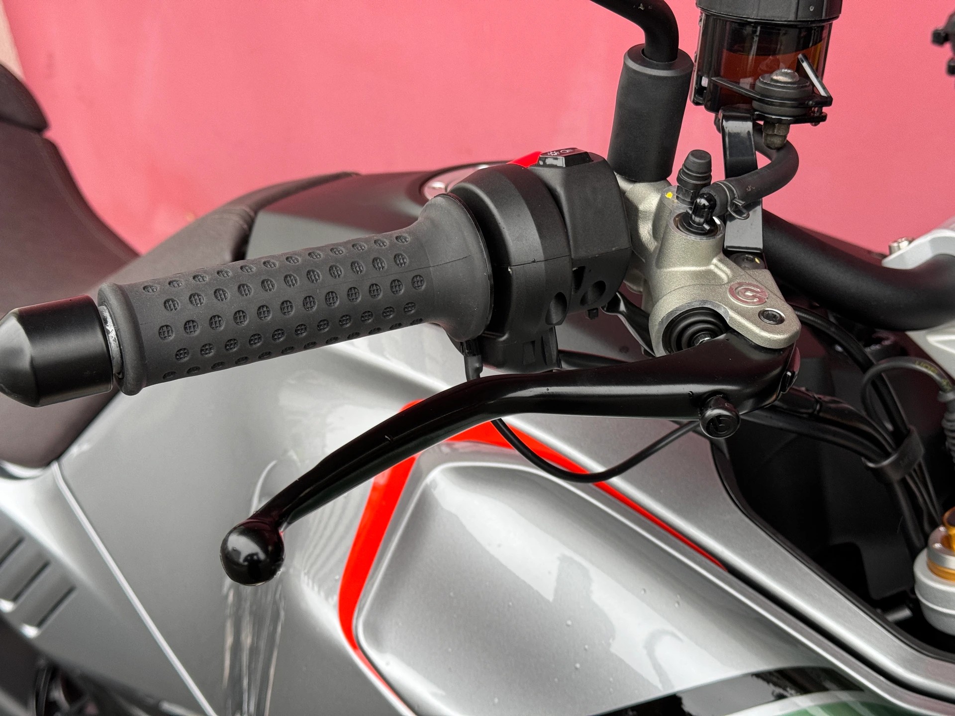 MOTO GUZZI V100 Mandello S-showroom-element-2