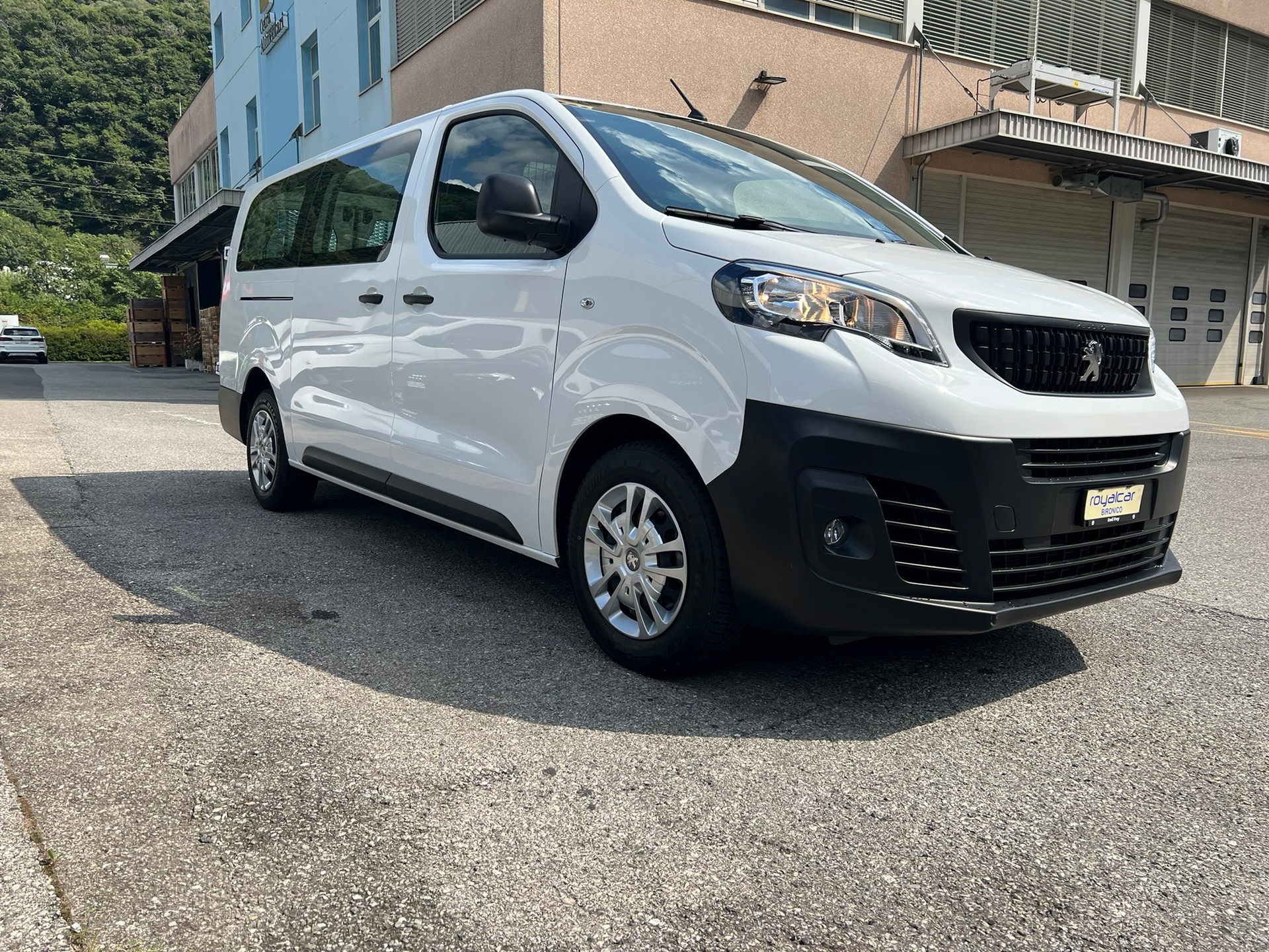 PEUGEOT Expert 2.0 BlueHDi 140 S&S Premium Long EAT8-image-1