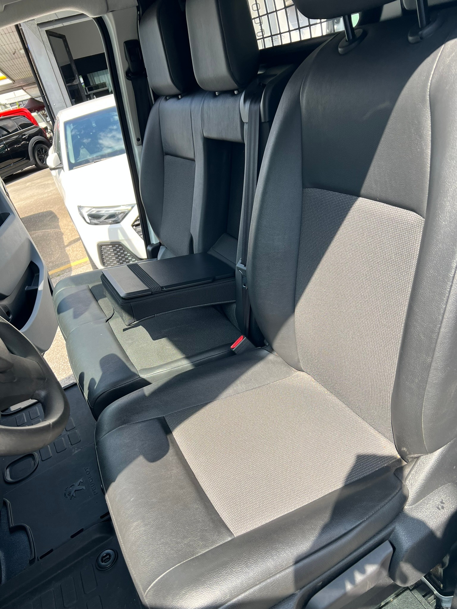 PEUGEOT Expert 2.0 BlueHDi 140 S&S Premium Long EAT8-image-9