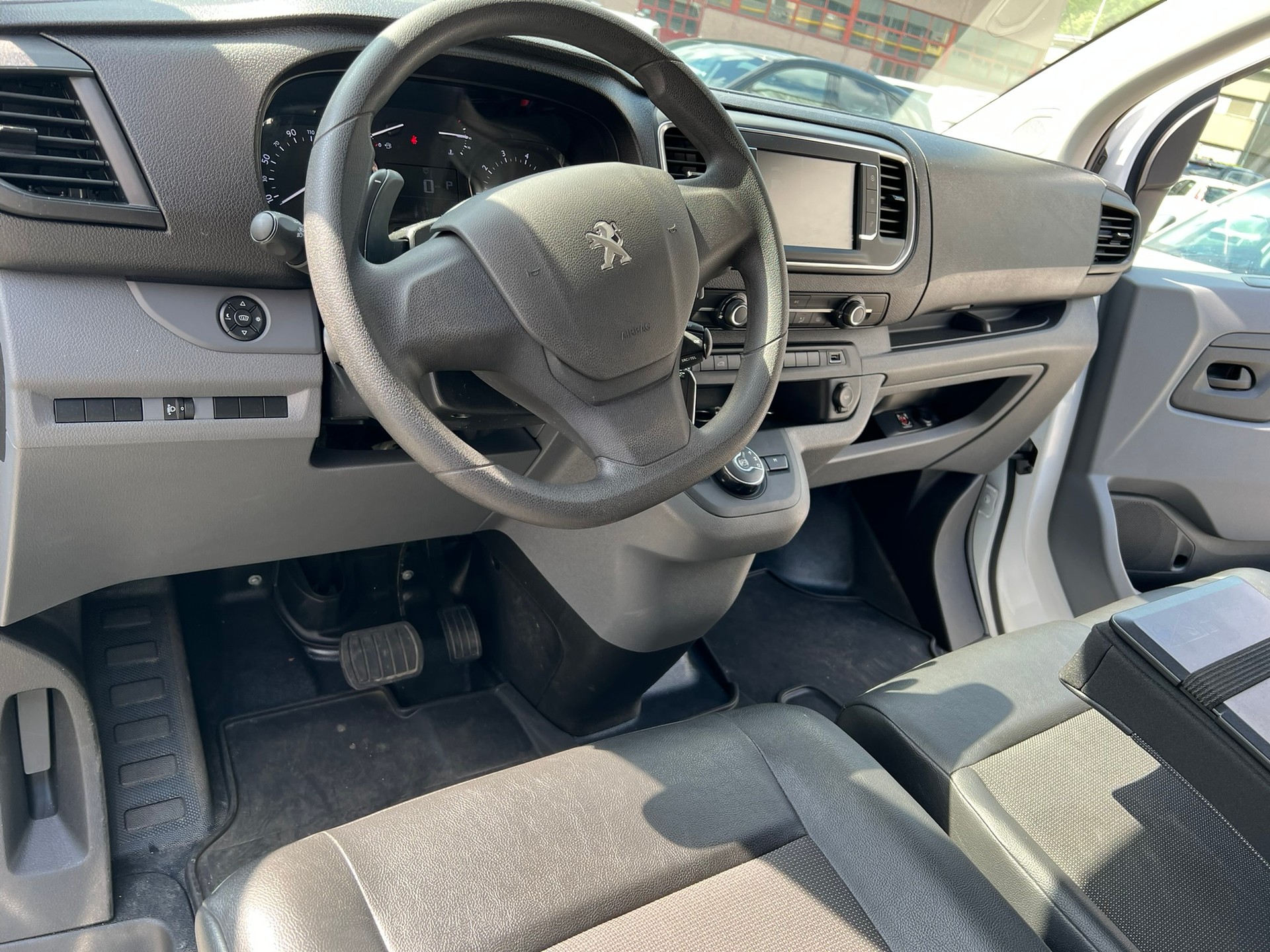 PEUGEOT Expert 2.0 BlueHDi 140 S&S Premium Long EAT8-image-8