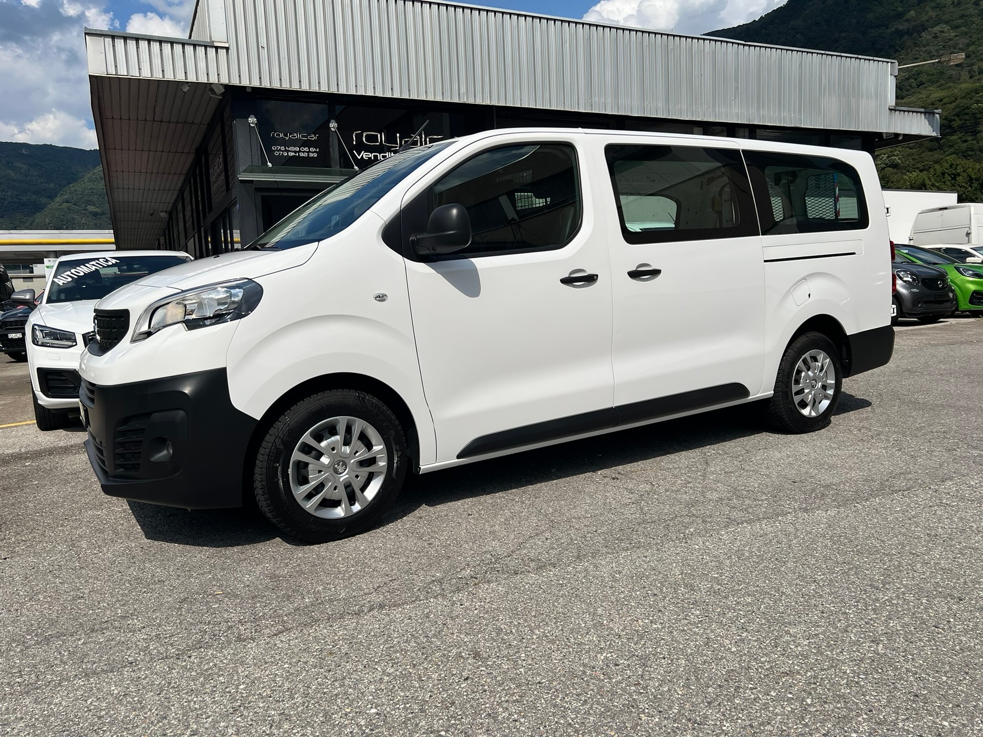 PEUGEOT Expert 2.0 BlueHDi 140 S&S Premium Long EAT8-image-0