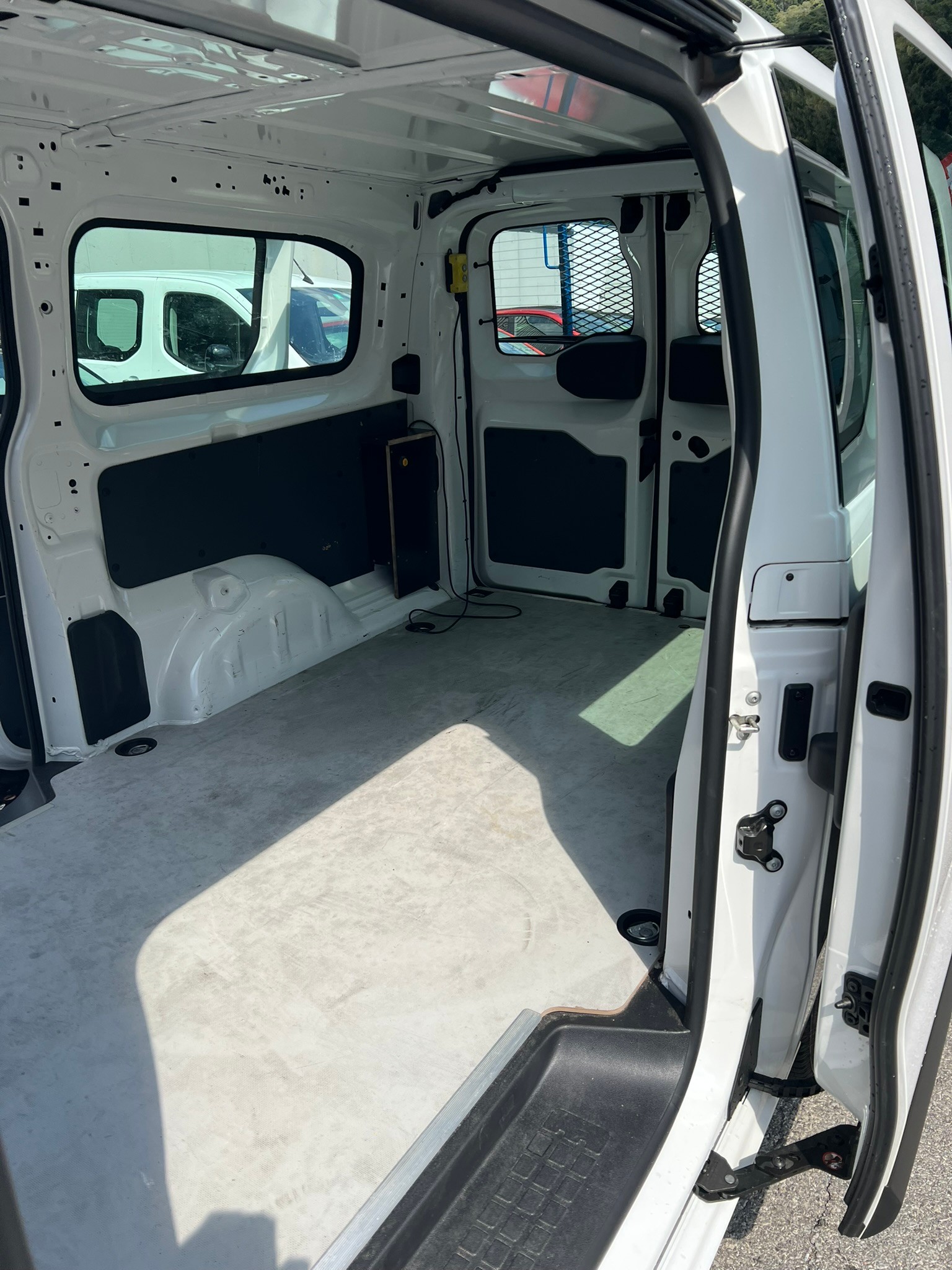 PEUGEOT Expert 2.0 BlueHDi 140 S&S Premium Long EAT8-image-7