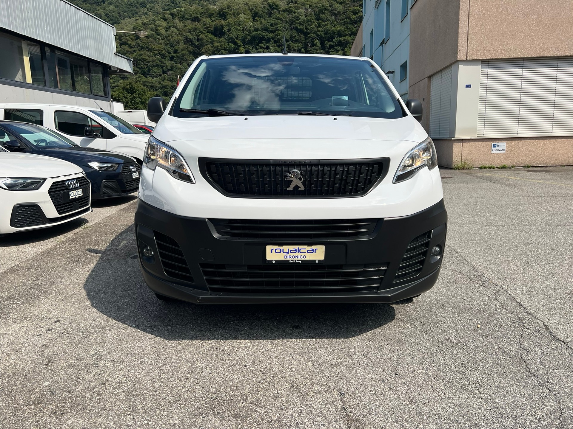 PEUGEOT Expert 2.0 BlueHDi 140 S&S Premium Long EAT8-image-2