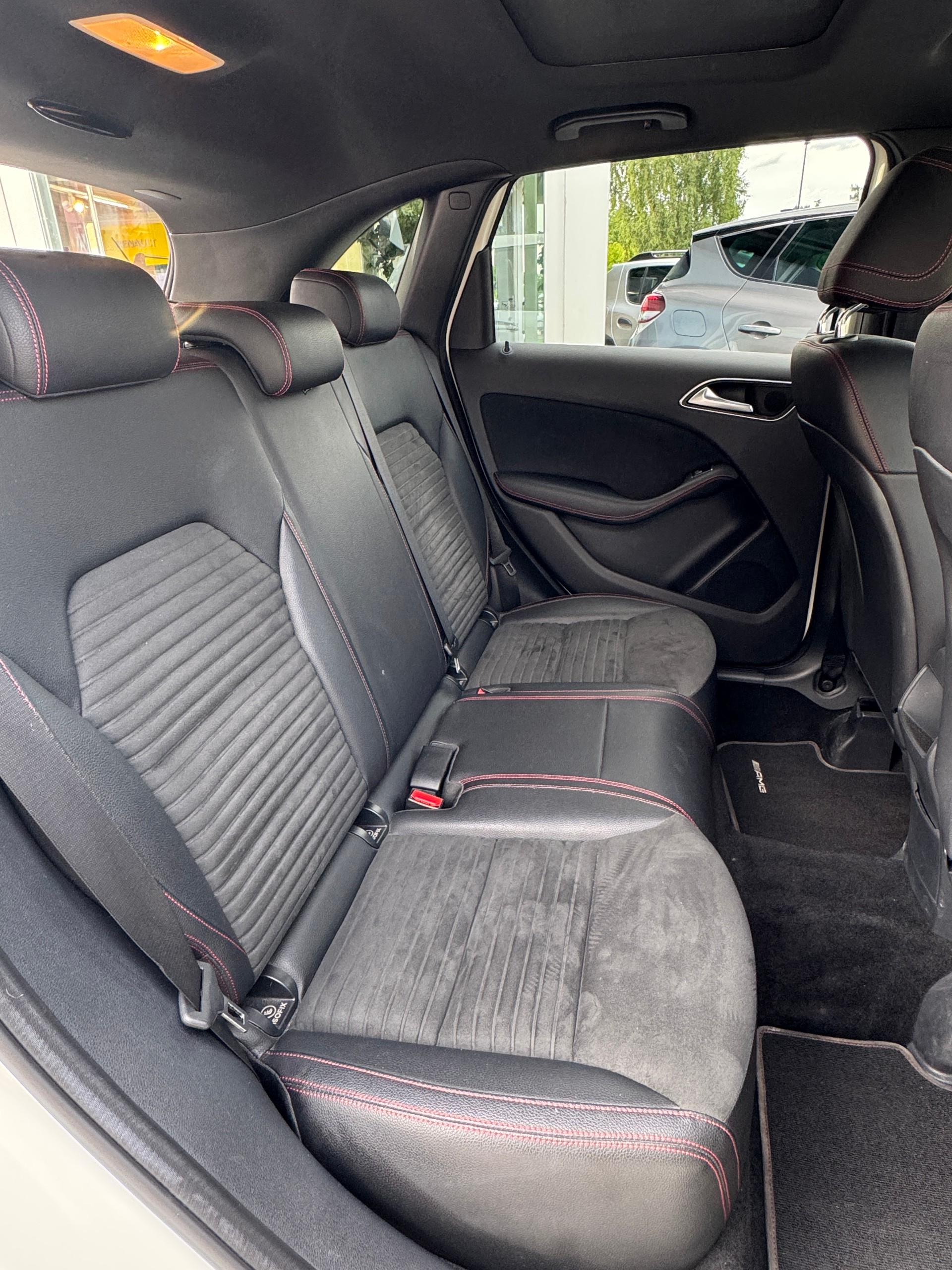MERCEDES-BENZ B 250 AMG Line 7G-DCT-image-7