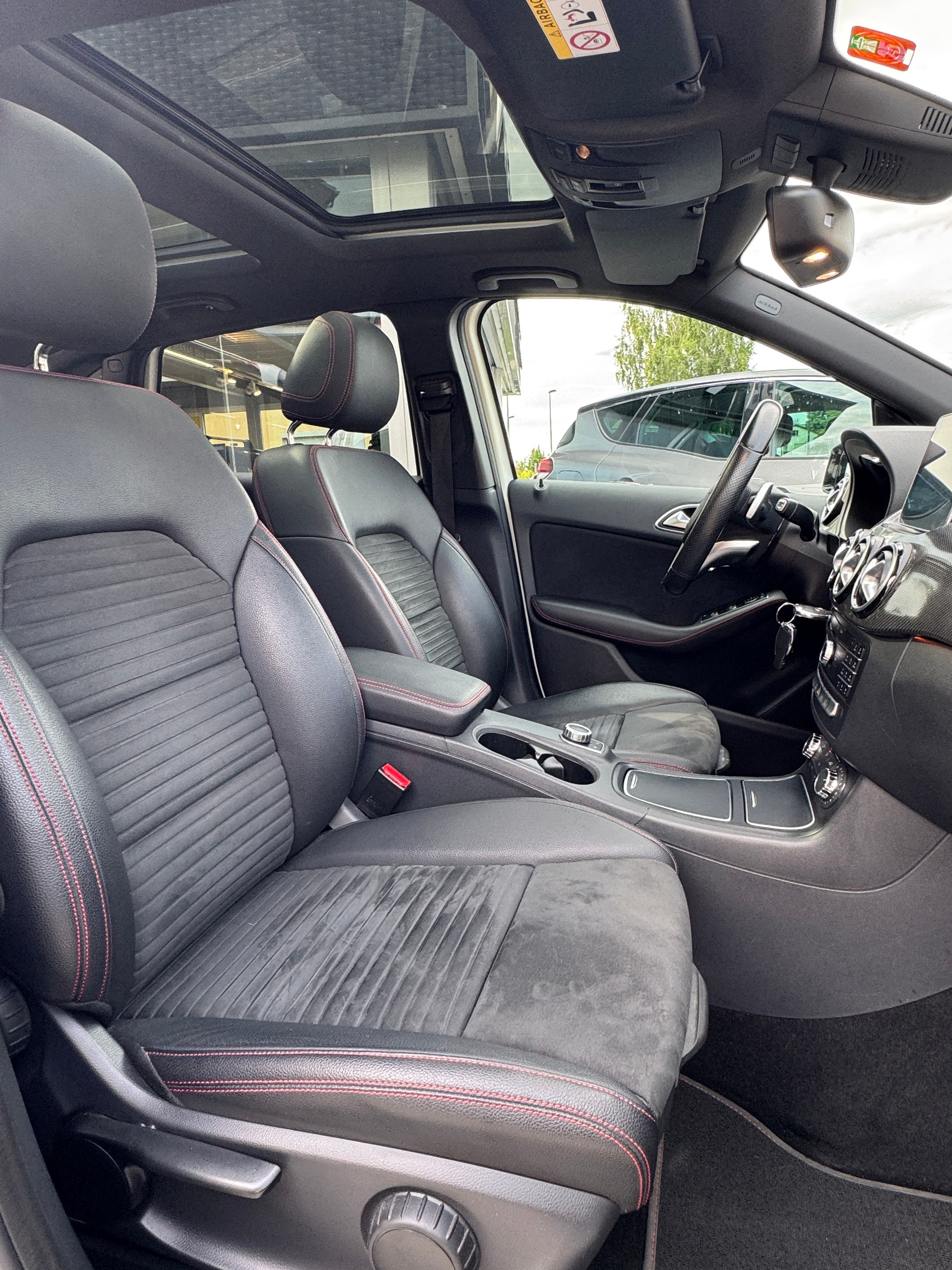 MERCEDES-BENZ B 250 AMG Line 7G-DCT-image-6
