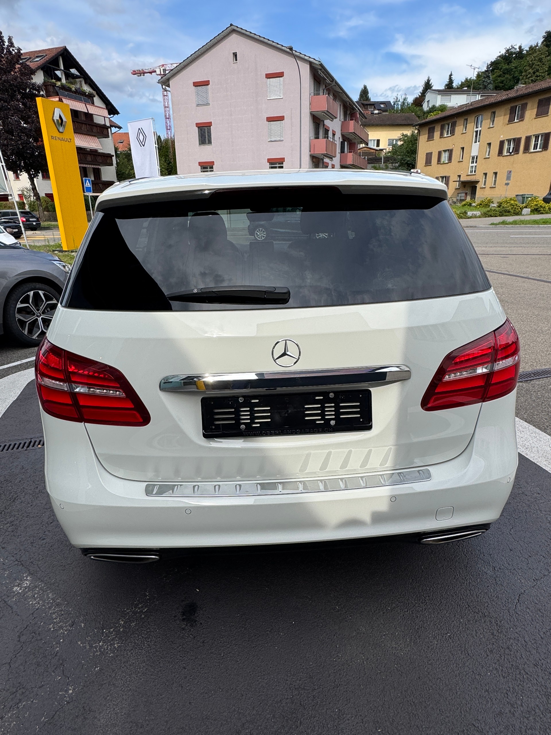 MERCEDES-BENZ B 250 AMG Line 7G-DCT-image-3