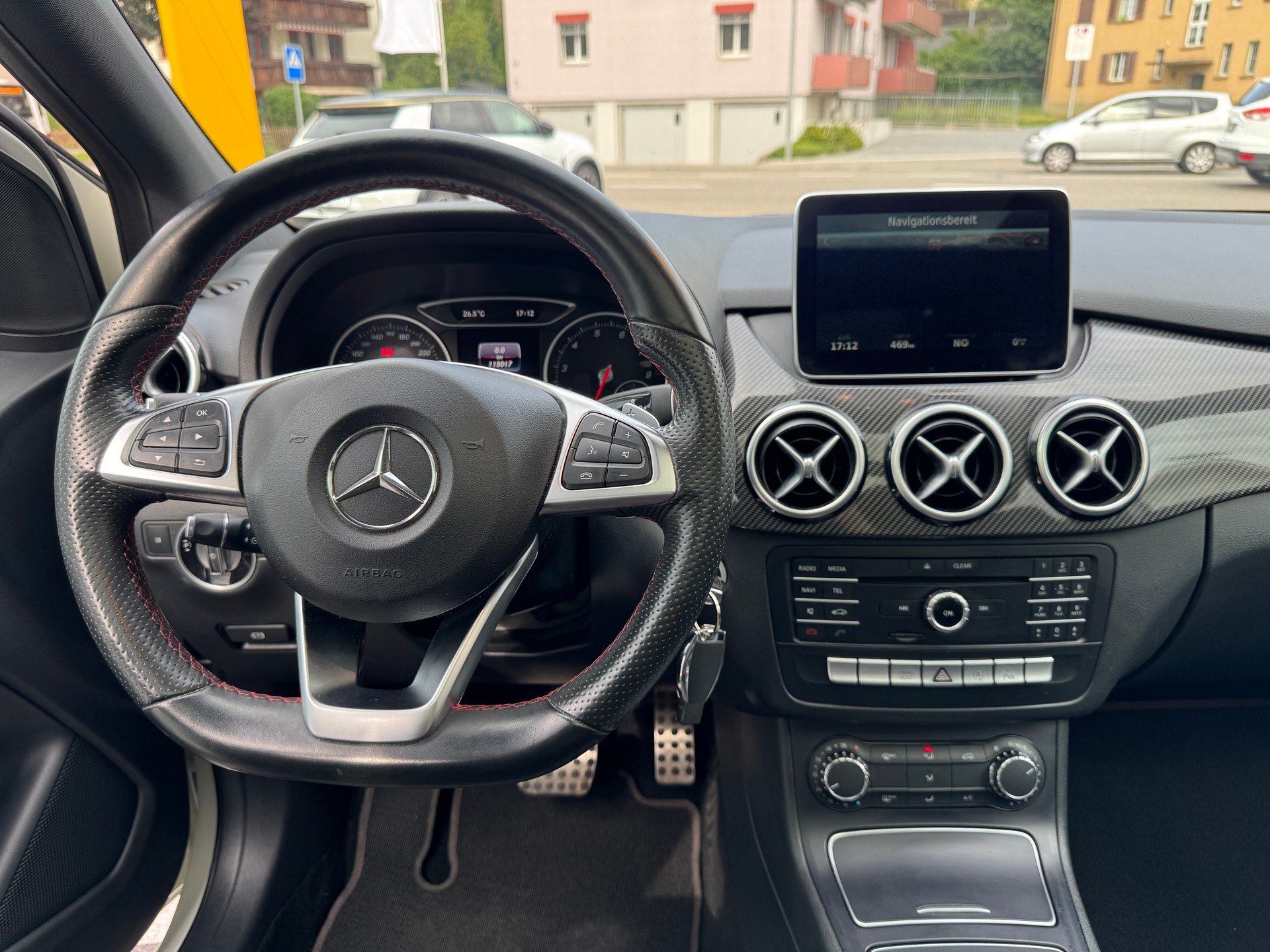 MERCEDES-BENZ B 250 AMG Line 7G-DCT-image-15