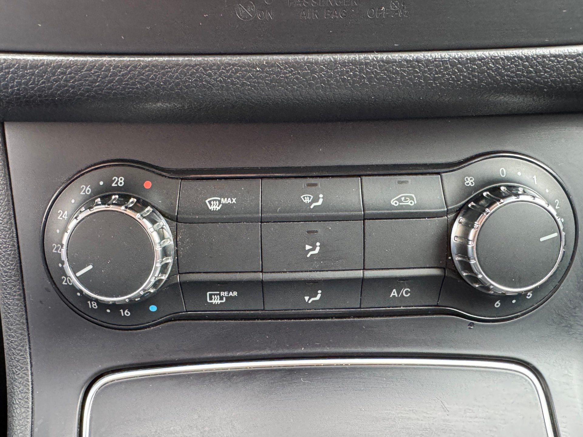 MERCEDES-BENZ B 250 AMG Line 7G-DCT-image-27