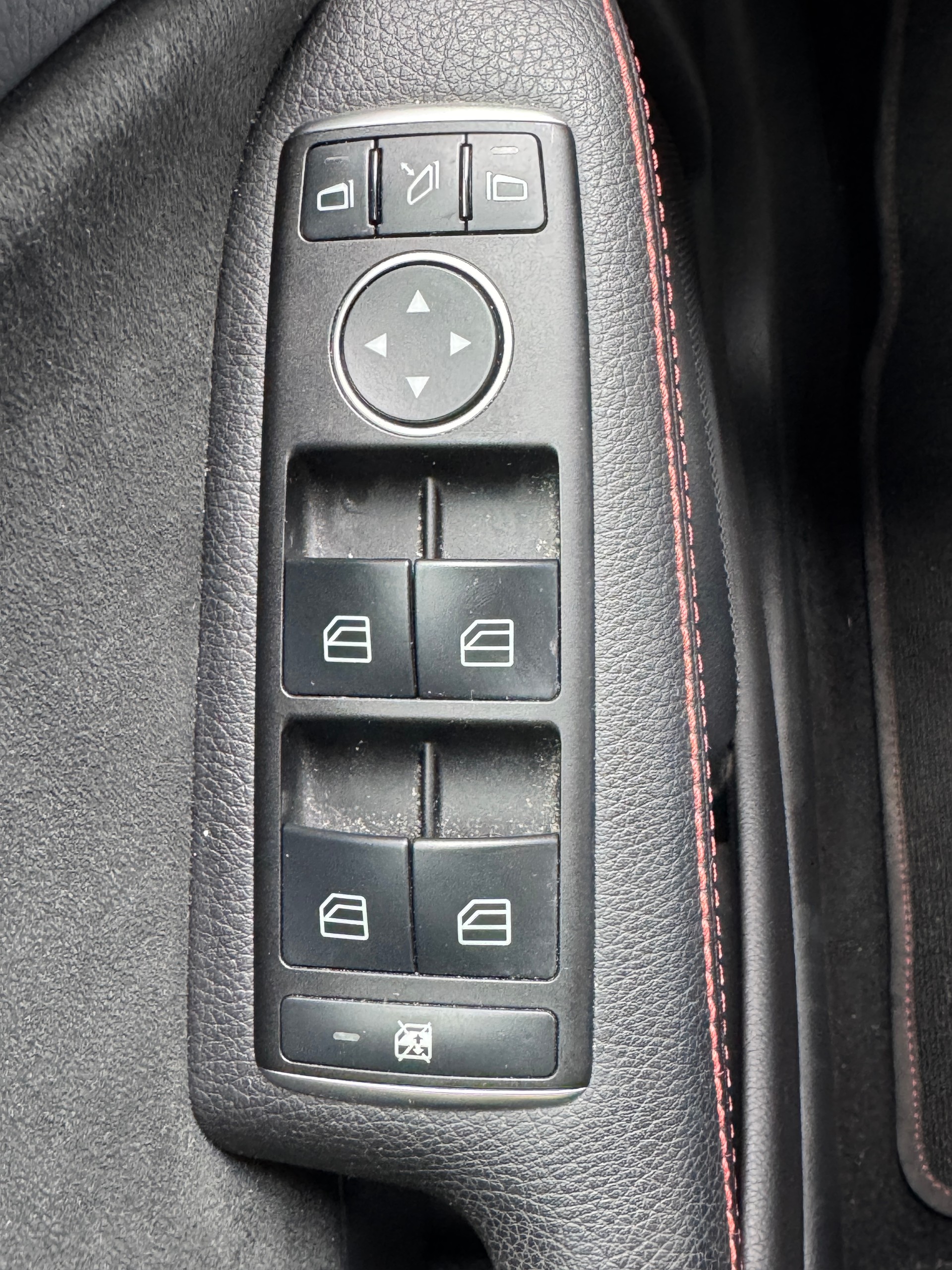 MERCEDES-BENZ B 250 AMG Line 7G-DCT-image-24