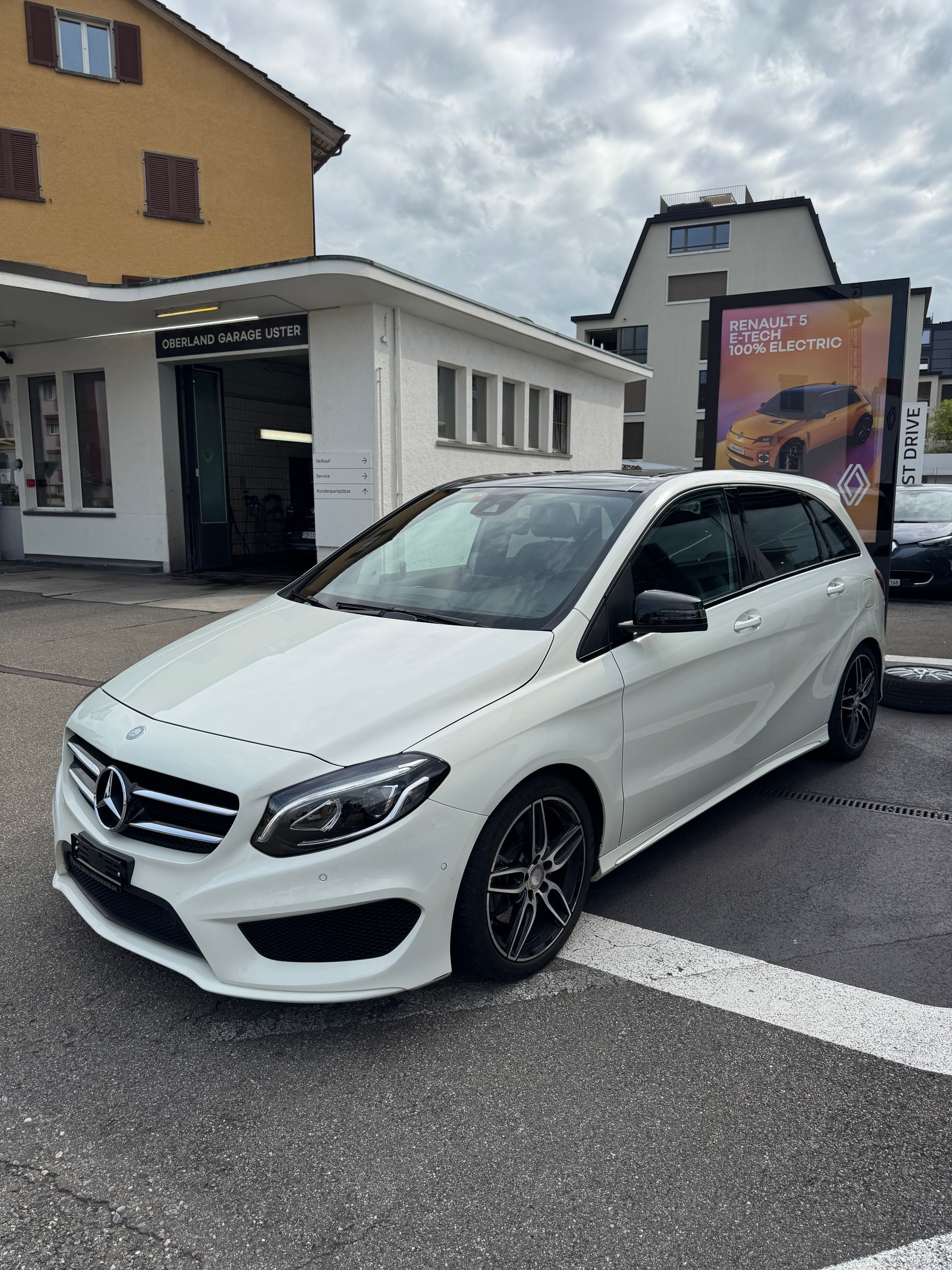 MERCEDES-BENZ B 250 AMG Line 7G-DCT-image-2