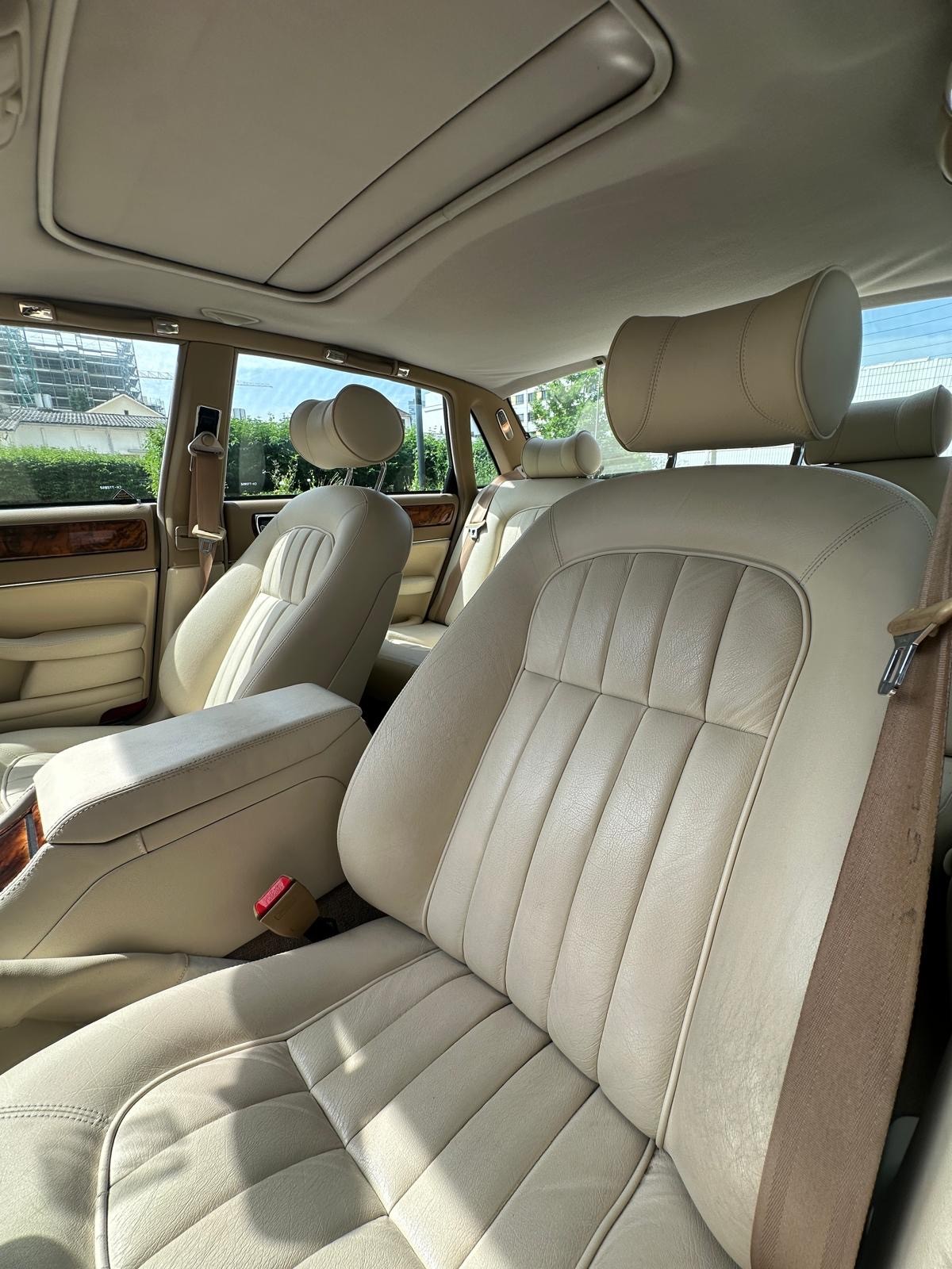 JAGUAR XJ 4.0 Sovereign-image-9