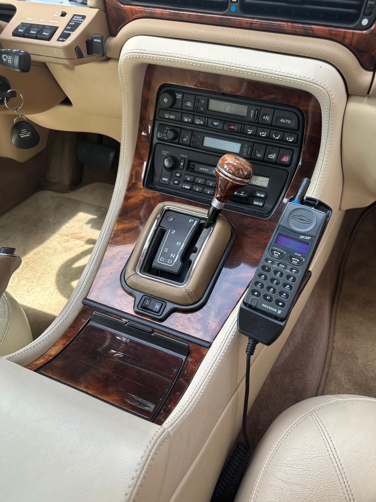 JAGUAR XJ 4.0 Sovereign-image-3