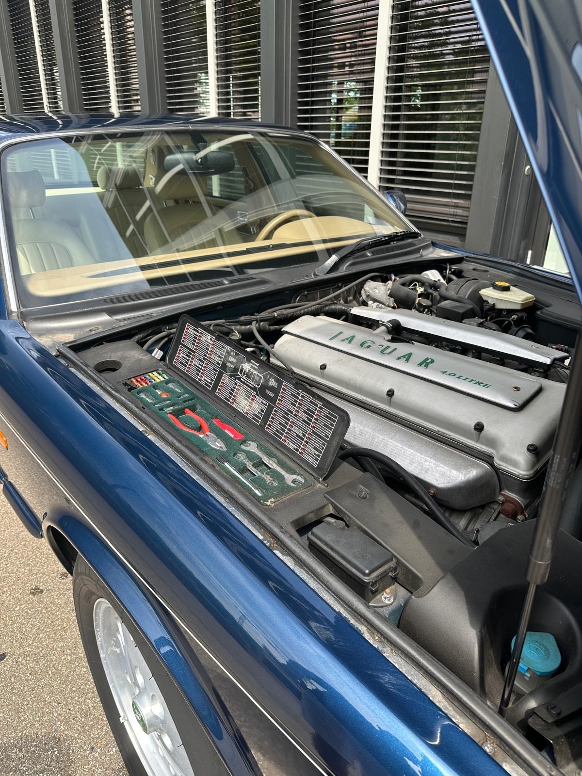 JAGUAR XJ 4.0 Sovereign-image-11
