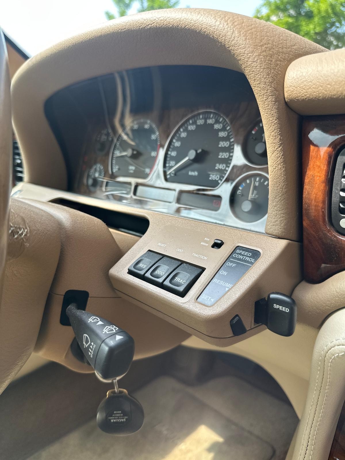 JAGUAR XJ 4.0 Sovereign-image-5
