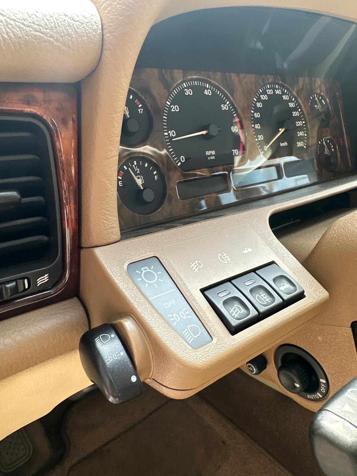 JAGUAR XJ 4.0 Sovereign-image-4