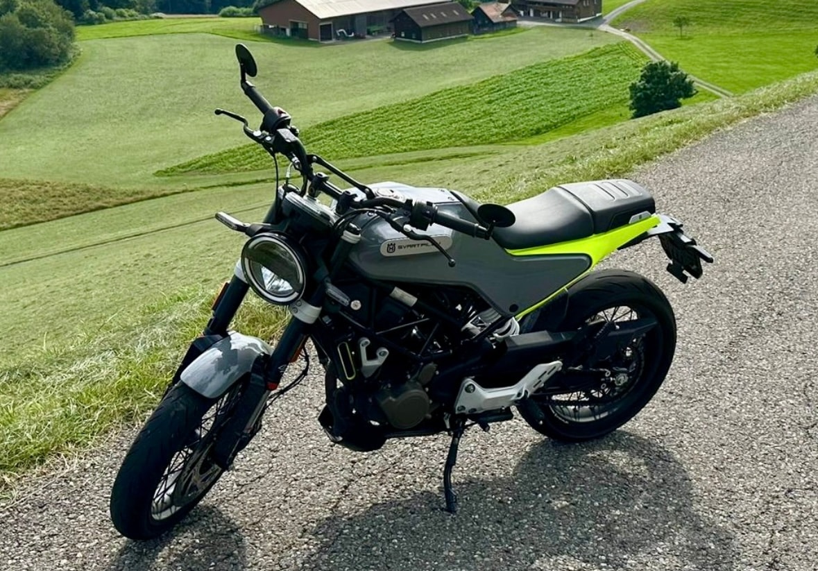 HUSQVARNA Svartpilen 125 Edition yellow grey