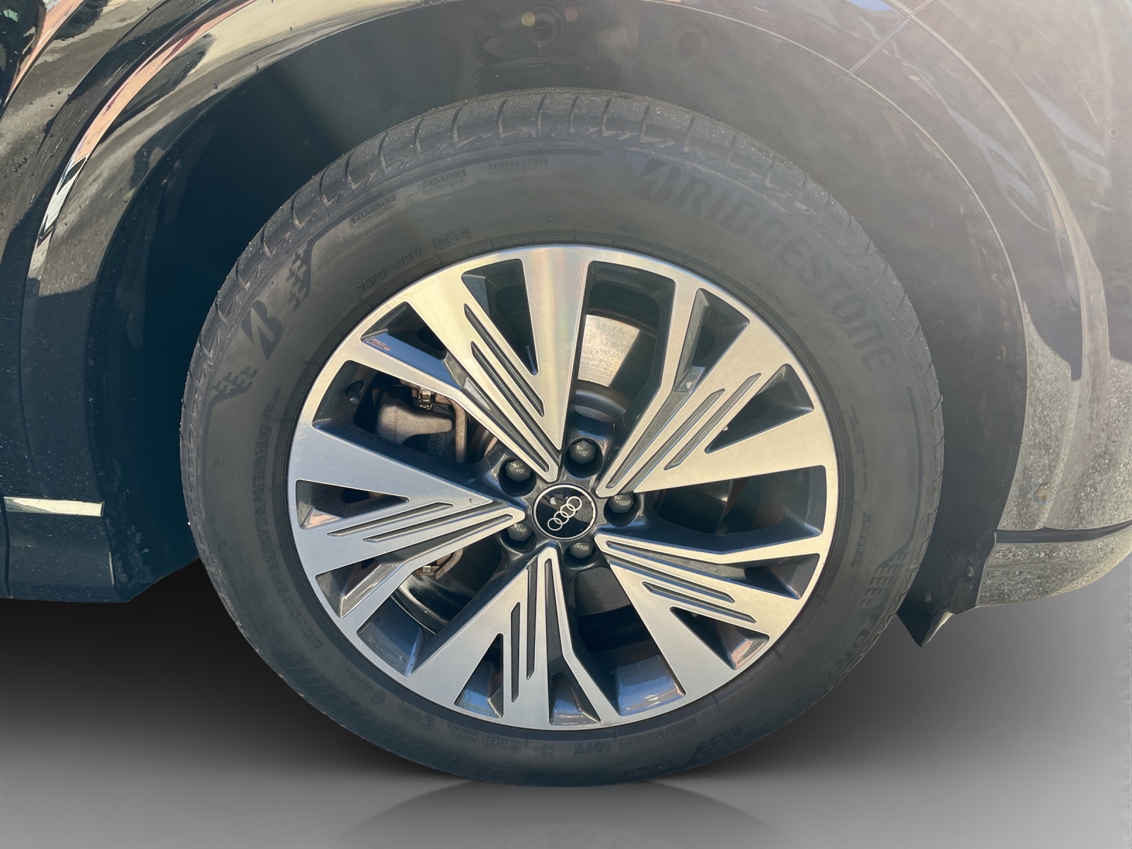 AUDI Q4 e-tron 50 quattro-image-15