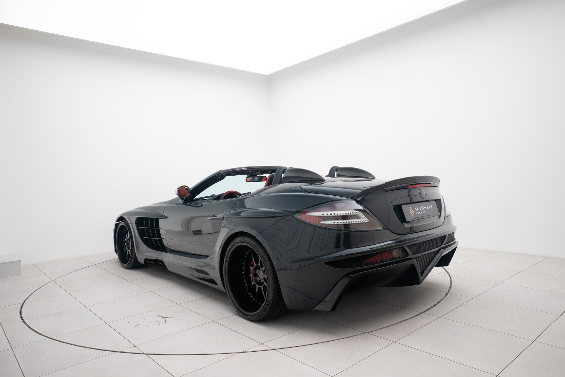 MERCEDES-BENZ SLR McLaren Roadster FAB Design-showroom-element-2