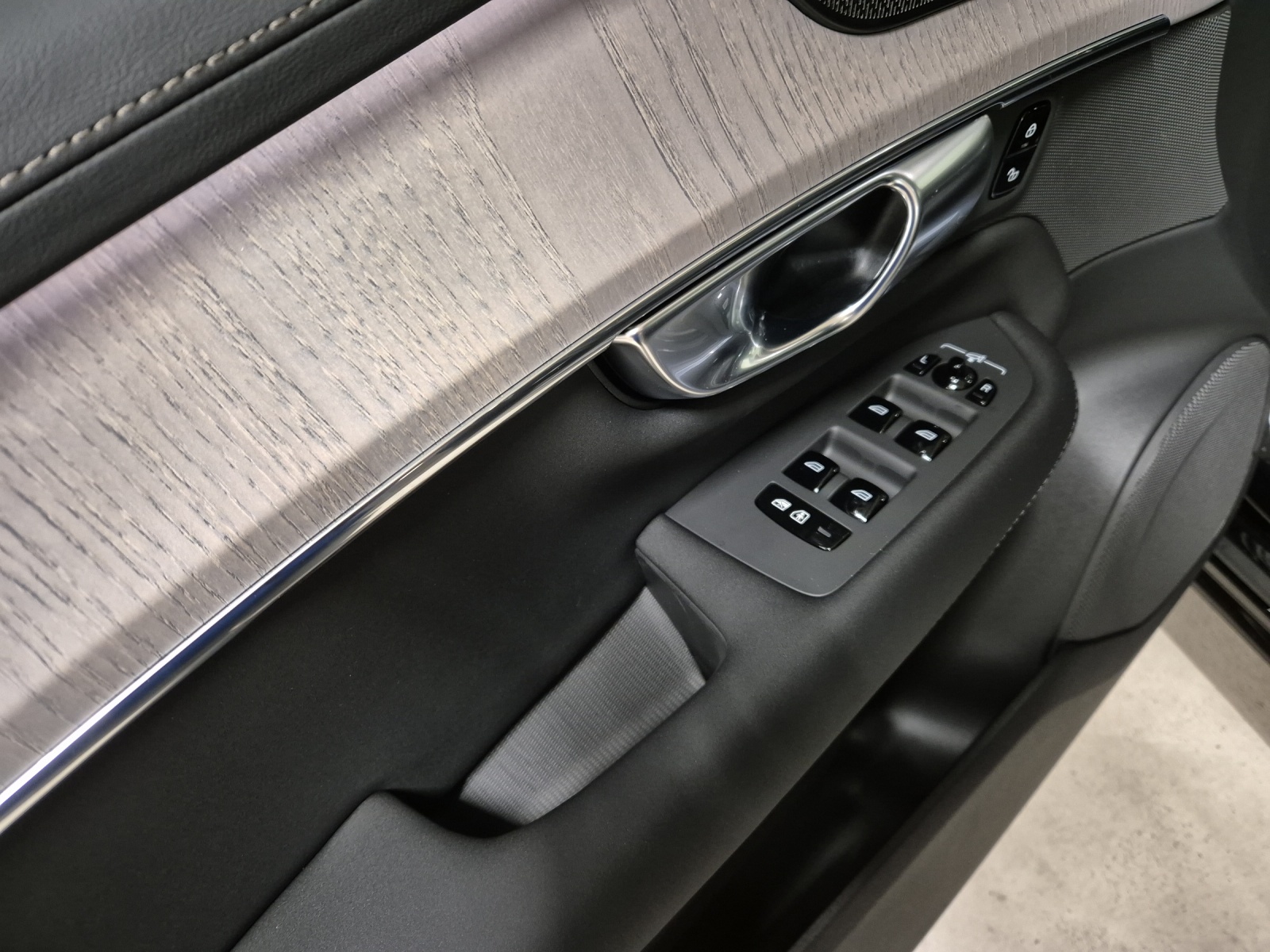 VOLVO XC90 2.0 T8 TE Ultra Dark eAWD-image-13