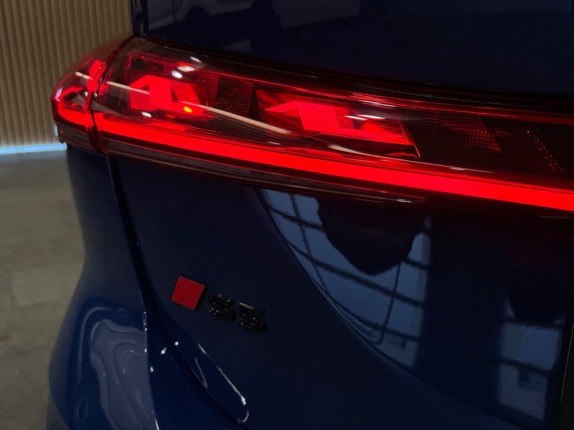 AUDI S5 Avant TFSI quattro S tronic-image-6