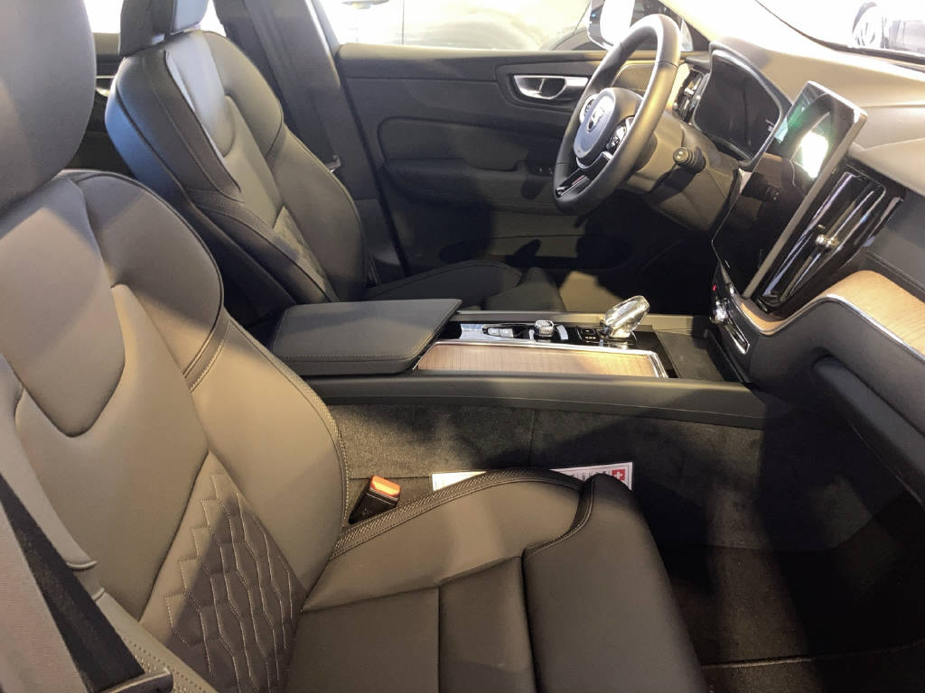 VOLVO XC60 2.0 T8 TE Ultra Dark eAWD-image-9