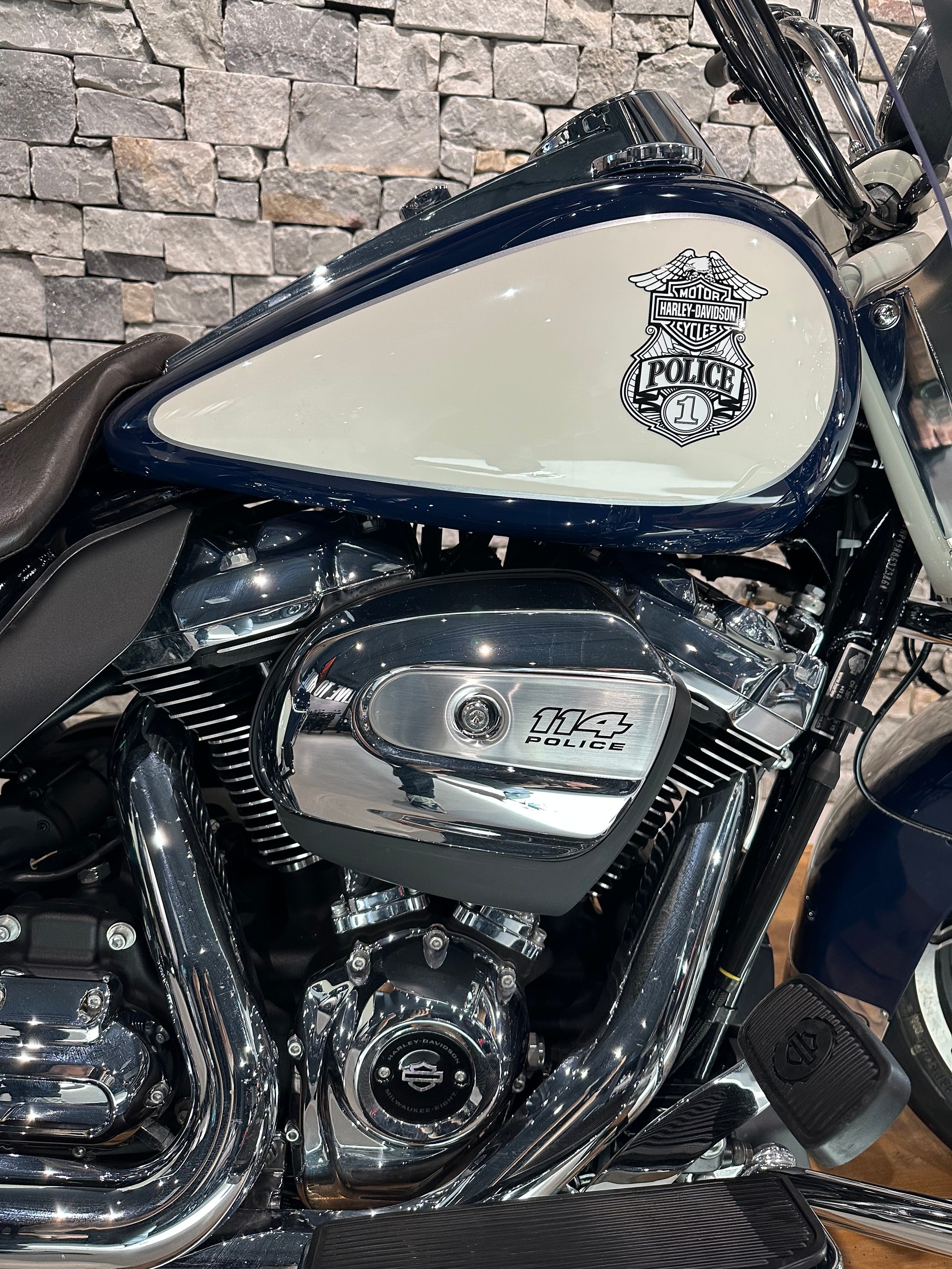 HARLEY-DAVIDSON Road Glide FLHP-showroom-element-3