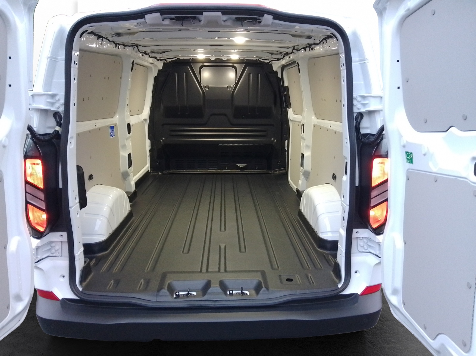 FORD Transit Custom Van 320 L2 2.0 EcoBlue 136 Trend-image-13